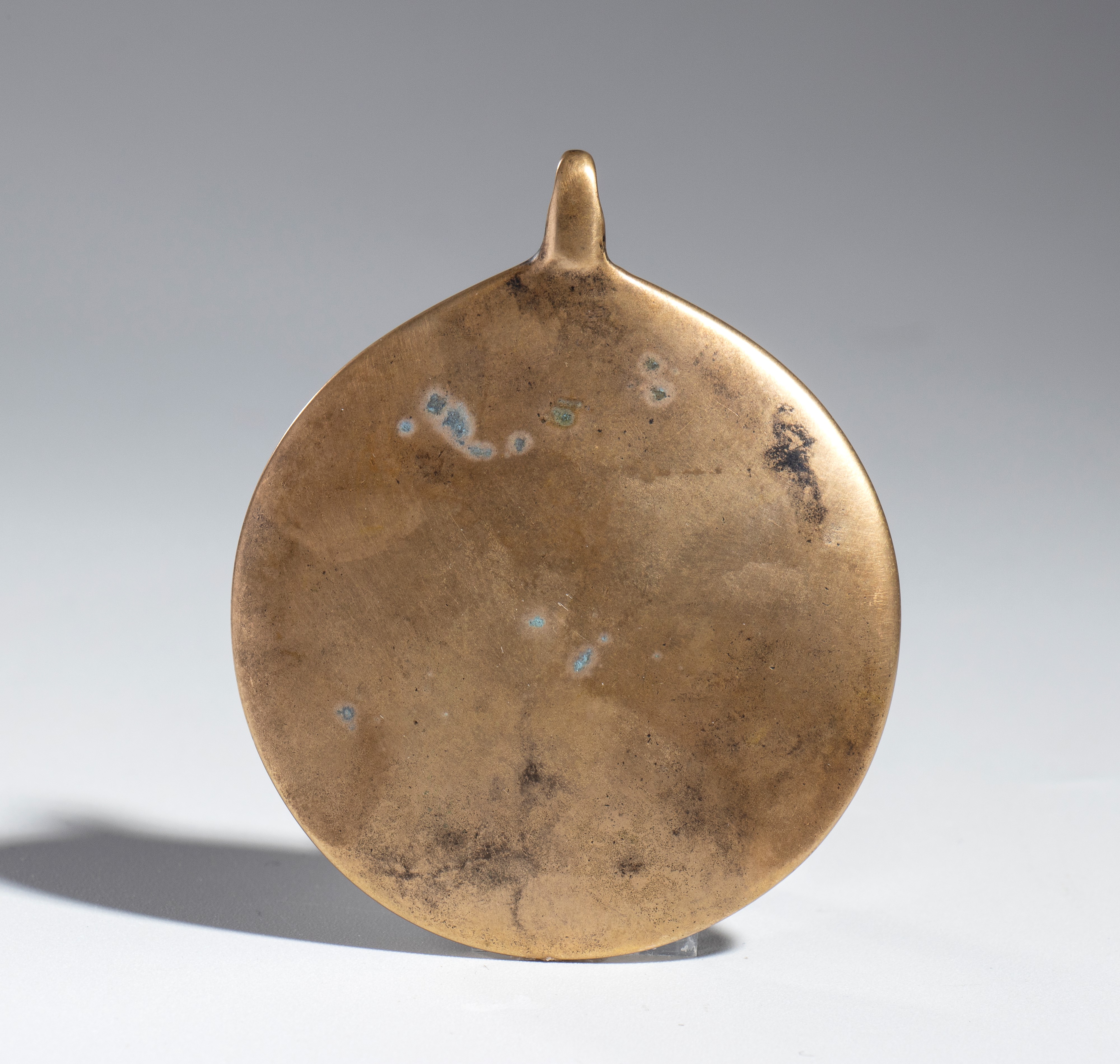 Ornamento pendente decorato con Bagua e Jiugong in bronzo legato, Cina