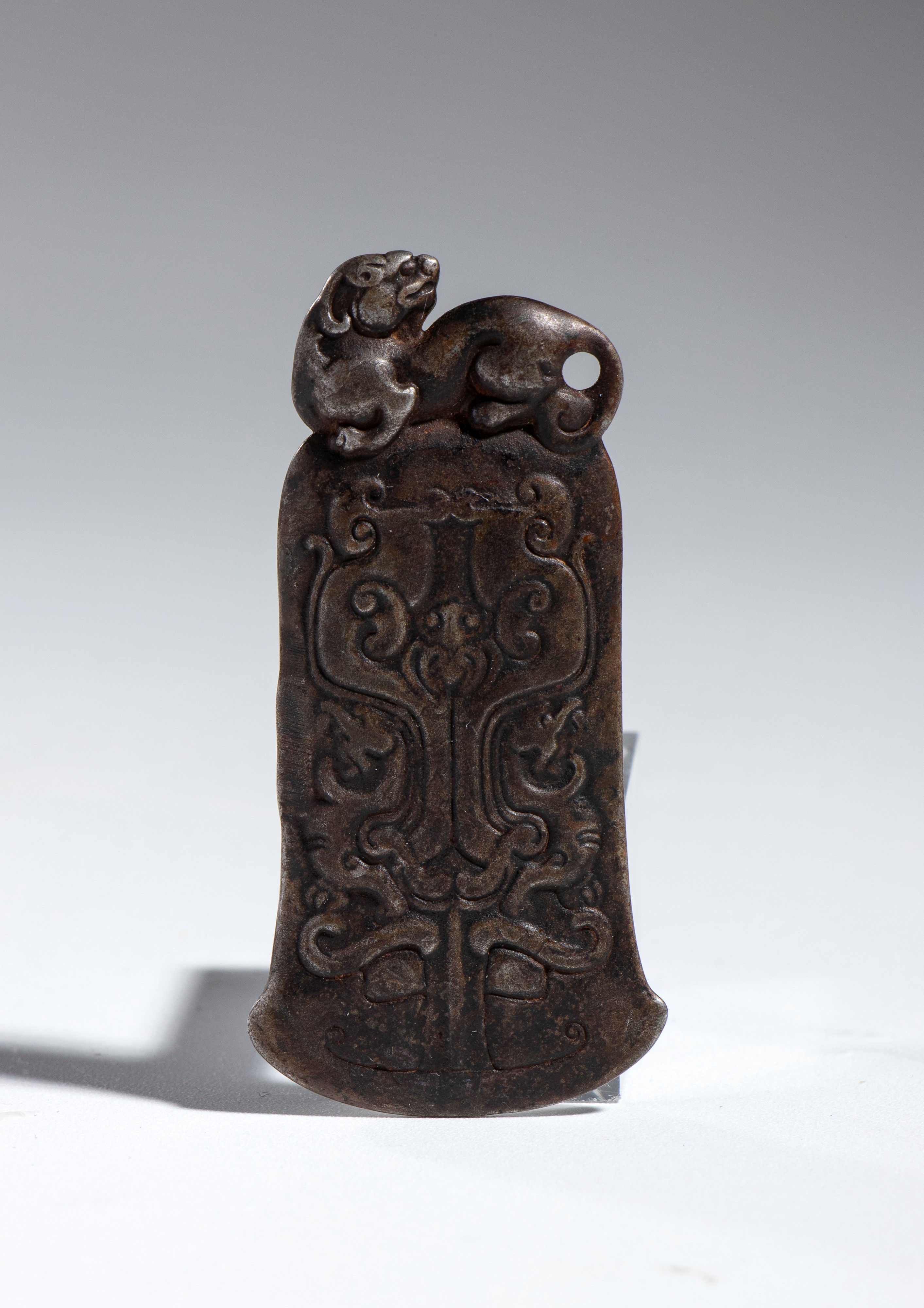 Amuleto buddista in bronzo legato, Cina