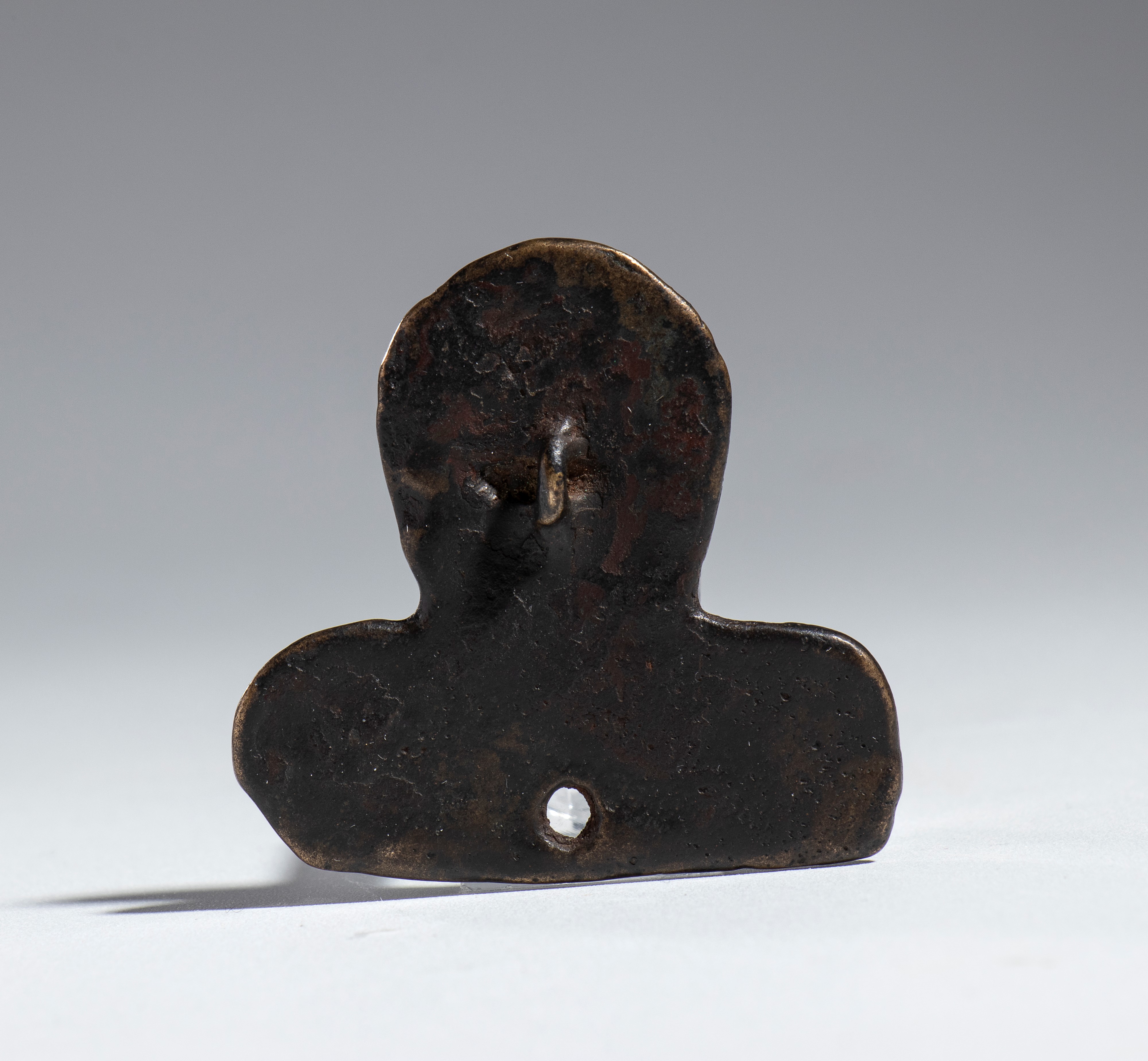 Amuleto buddista in bronzo legato, Cina