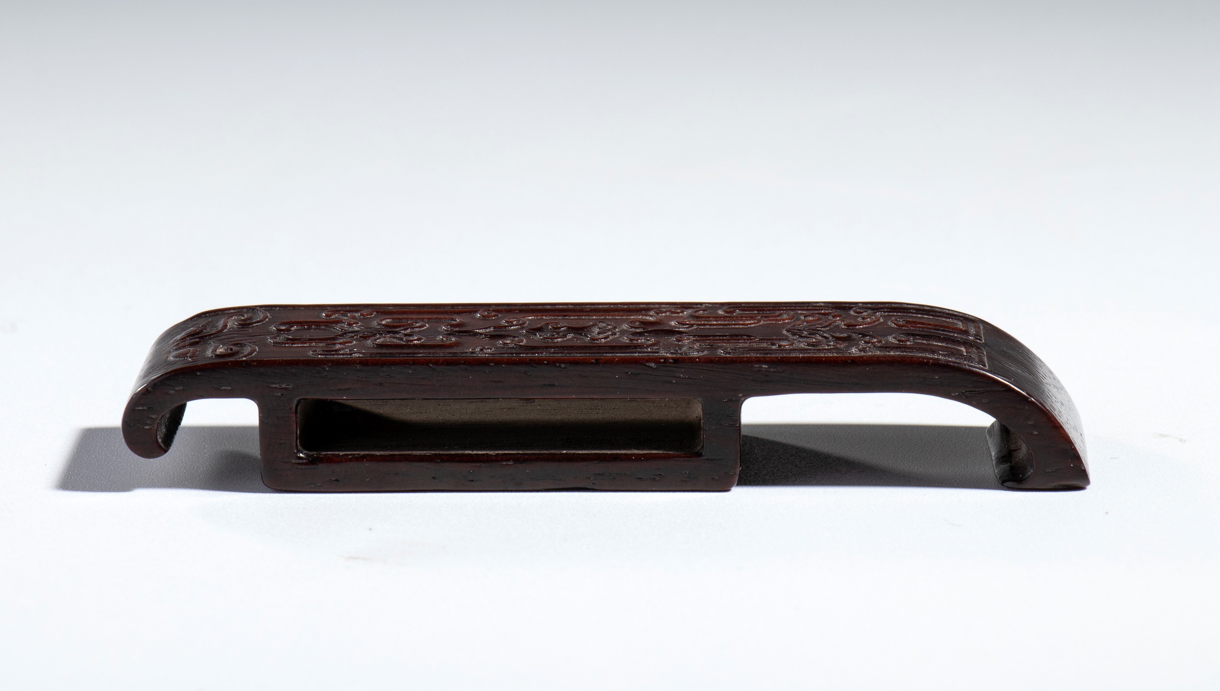 Porta pennello con motivo a spirale (Hui Wen) in legno rosso