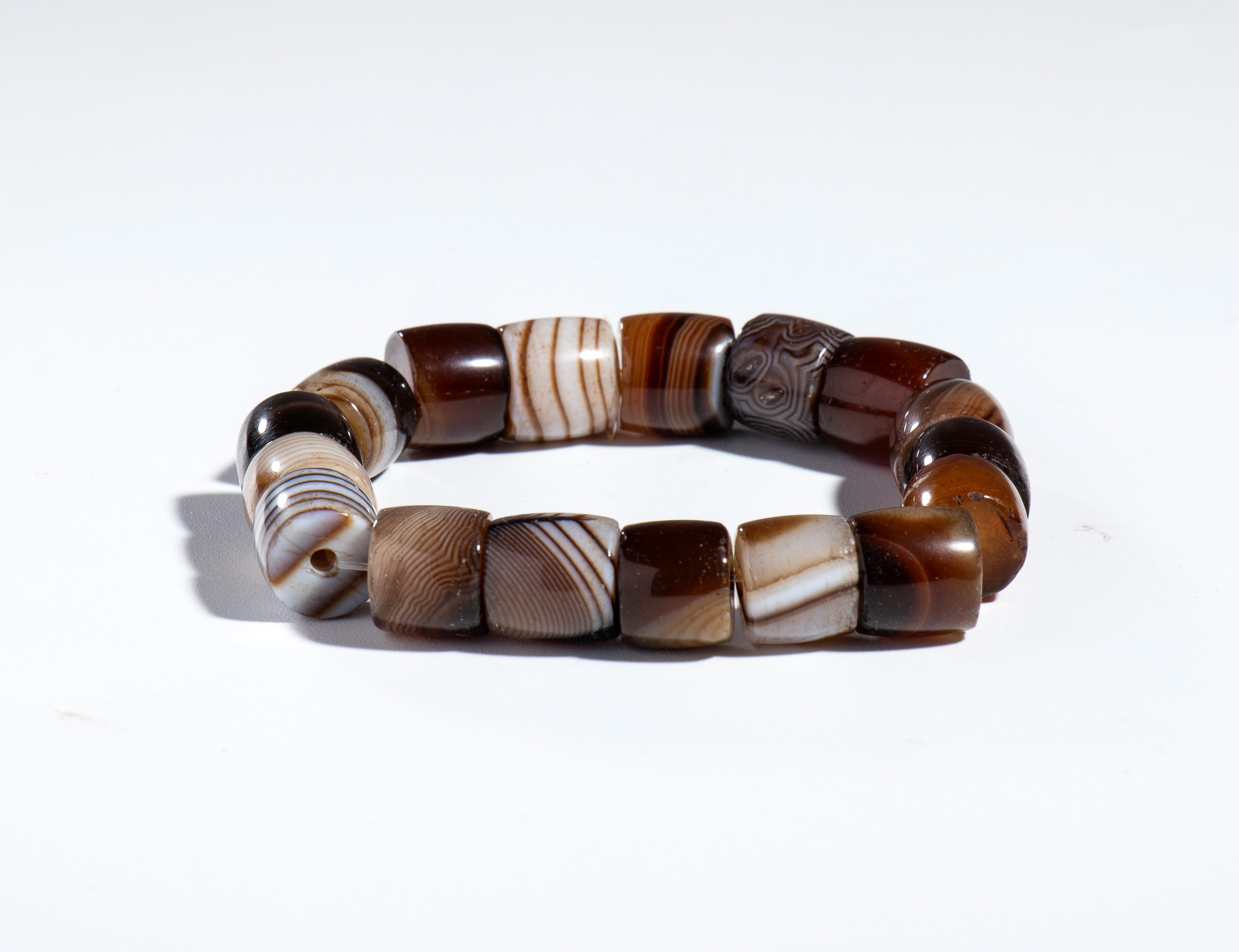 Bracciale di perle in agata, Cina