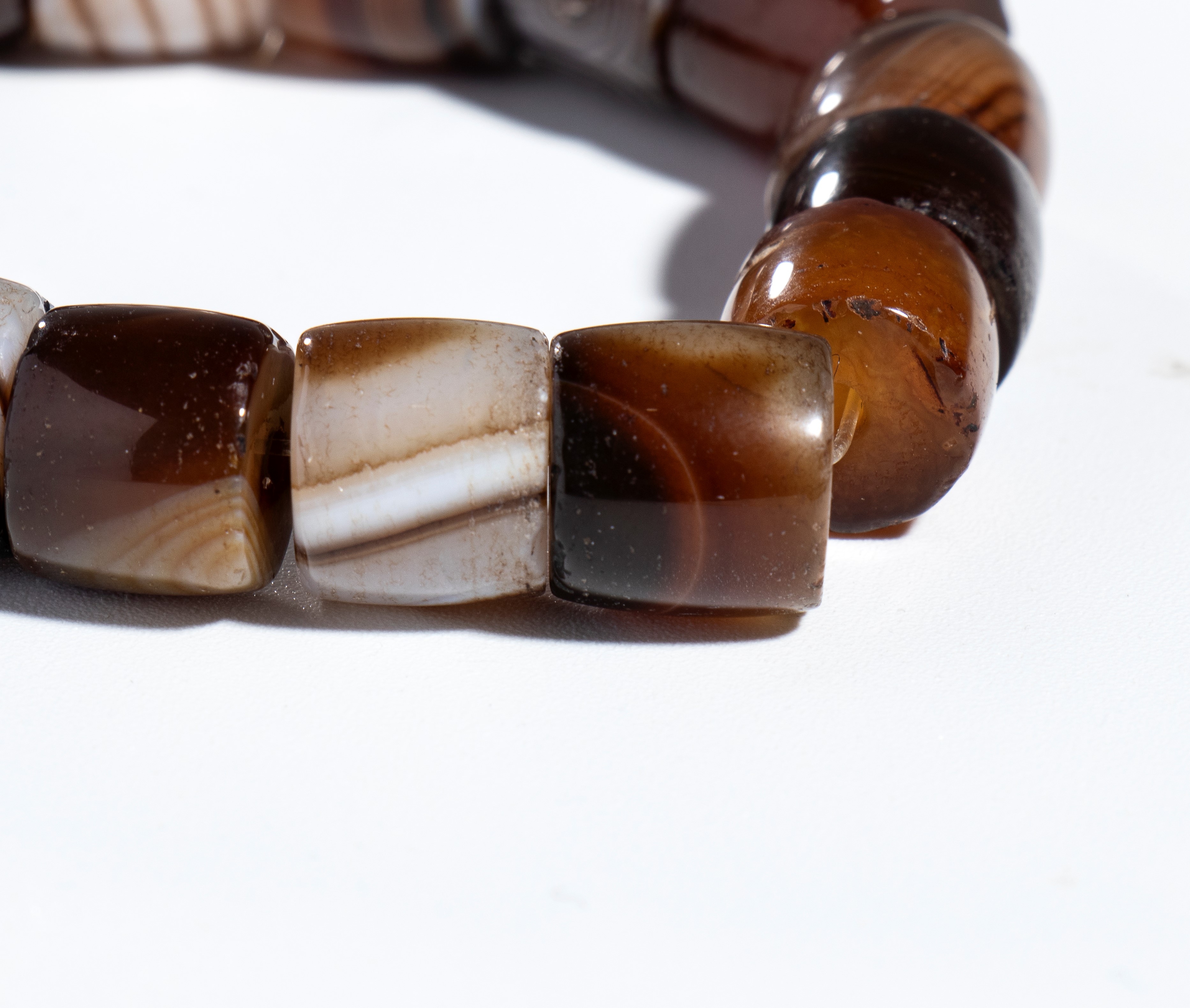 Bracciale di perle in agata, Cina