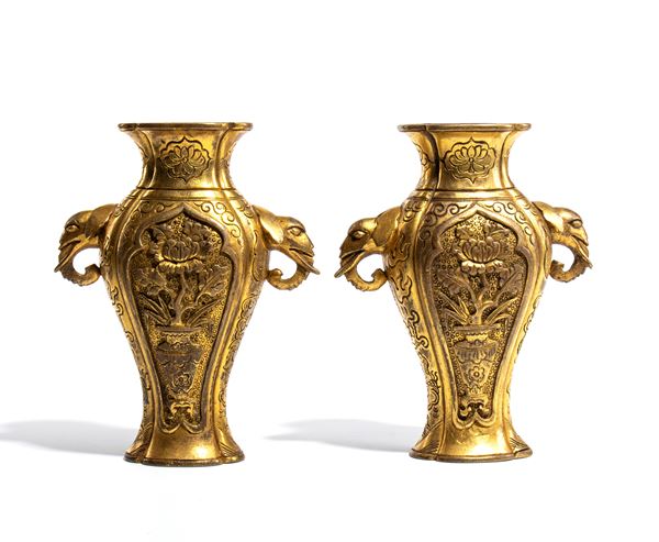 Coppia di vasi in oro laminato, Cina