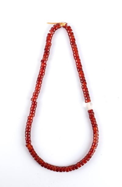 Collana in agata, Cina, dinastia Qing - periodo Repubblica (1912-1949), lunghezza 50 cm