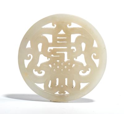 Ornamento pendente in giada, Cina, XX secolo, decorato con drago