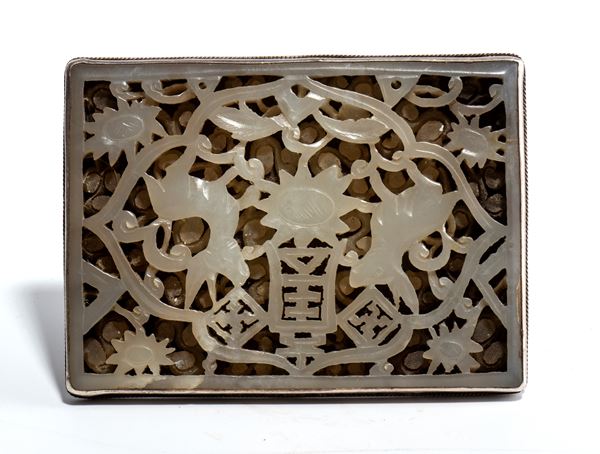 Placchetta in giada rivestita d'argento, Cina