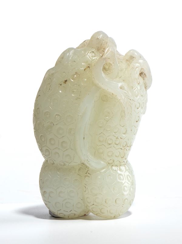 Oggetto in giada a forma di arachide