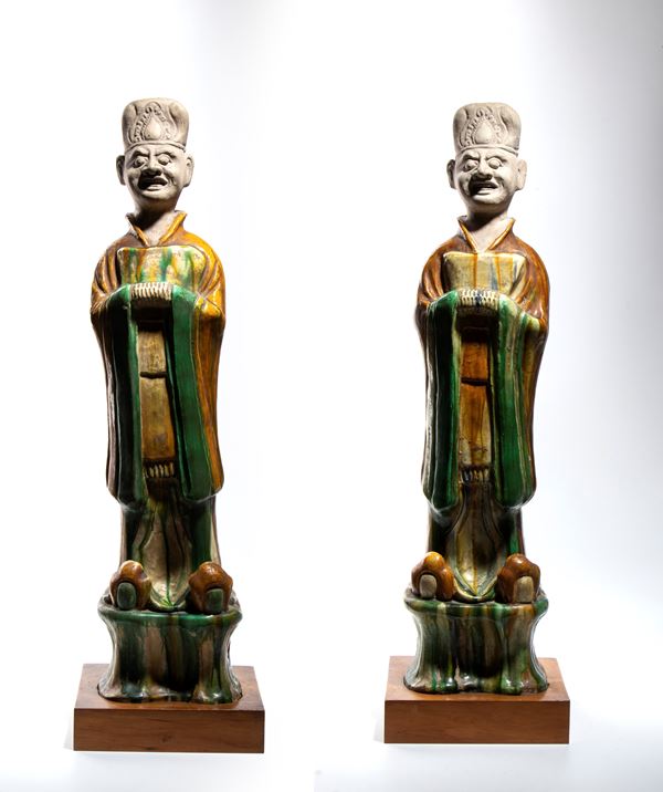 Grande coppia di figure in ceramica sancai, Cina
