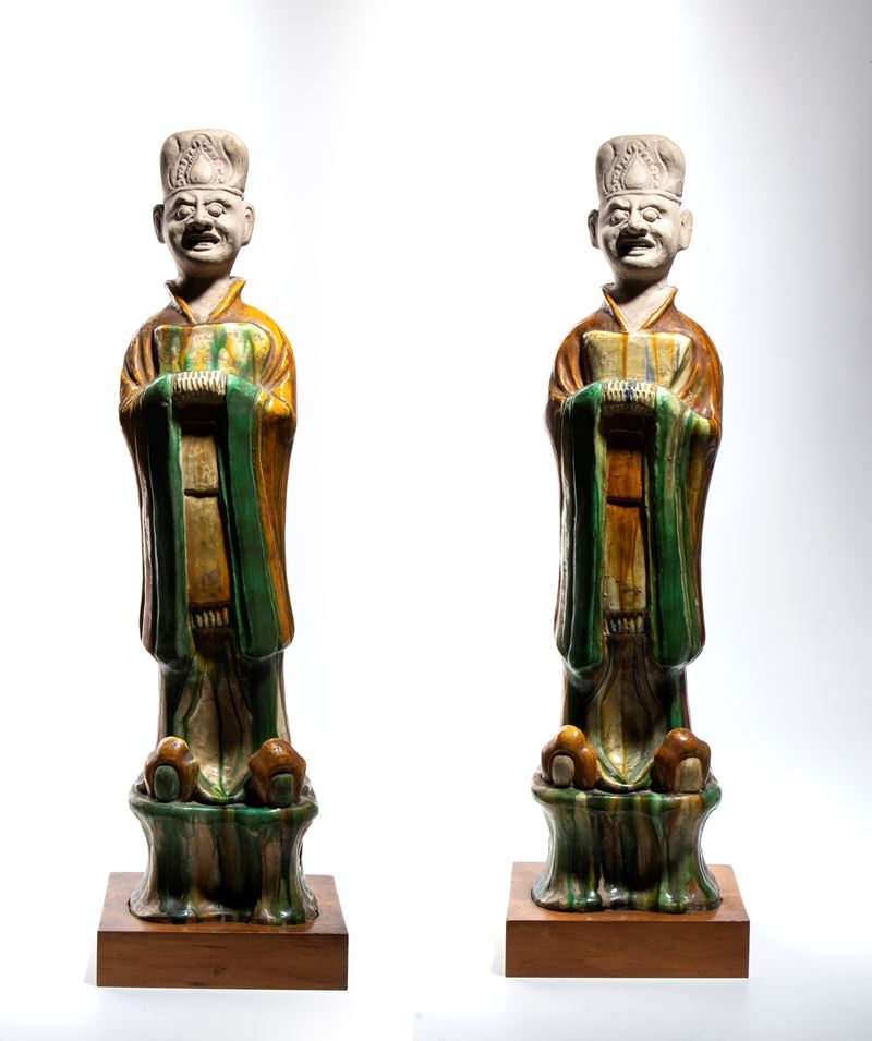 Grande coppia di figure in ceramica sancai, Cina