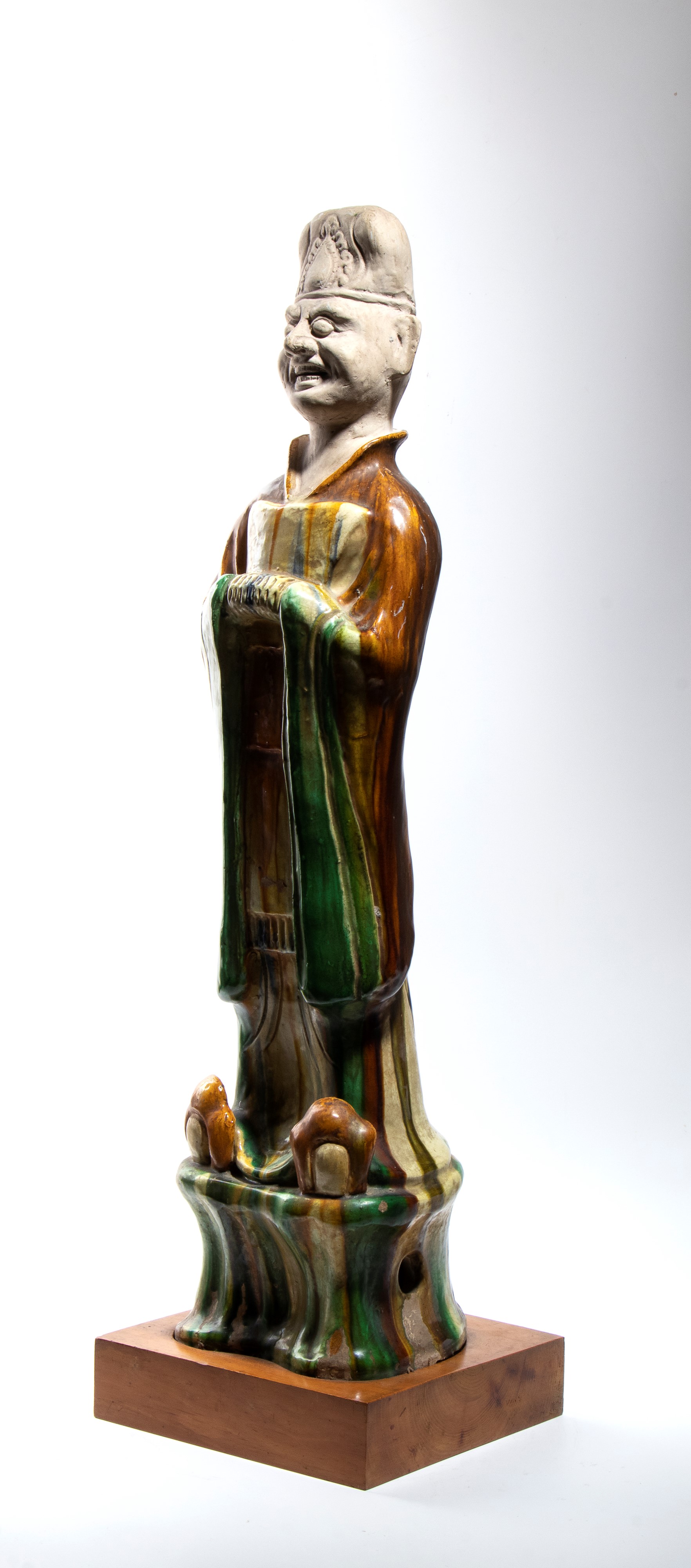 Grande coppia di figure in ceramica sancai, Cina