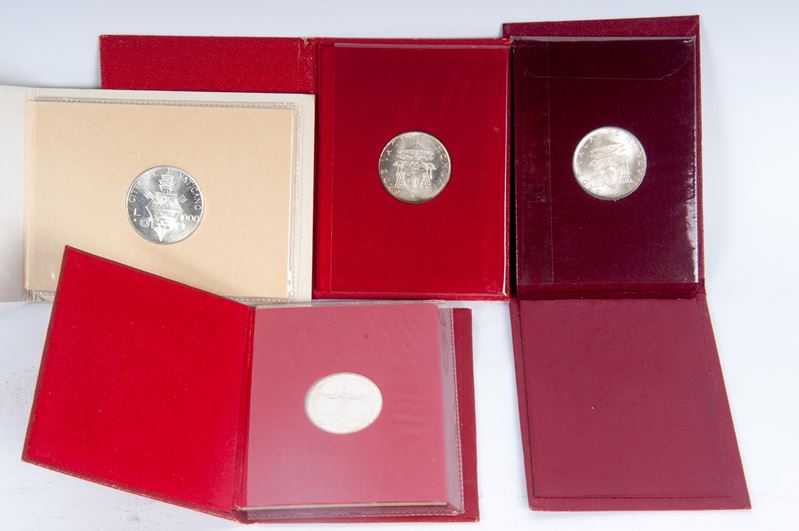 Lotto di quattro monete vaticane: 500 lire in argento sede vacante (1958, 1963, 1978) e 1000 lire...