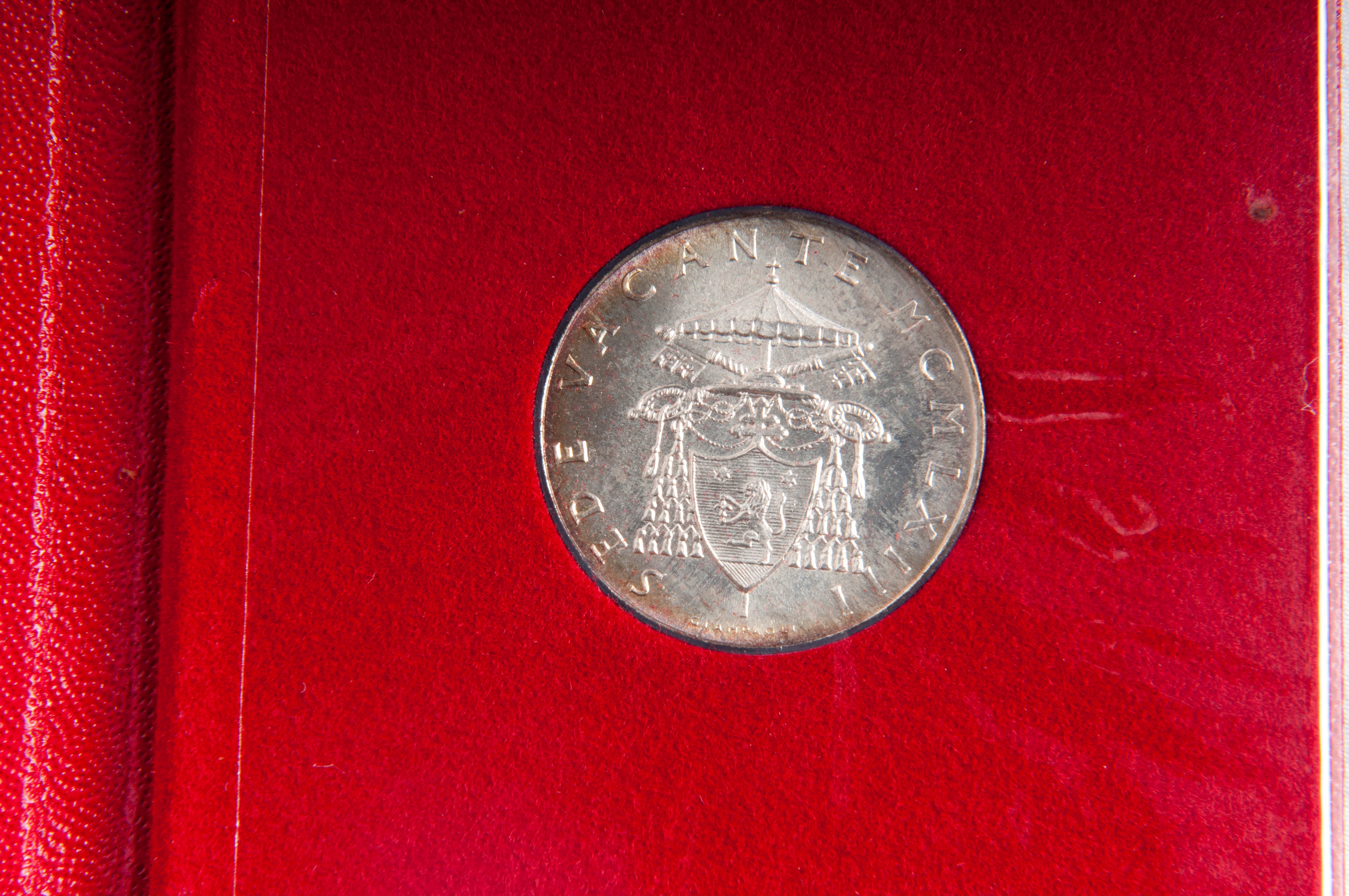 Lotto di quattro monete vaticane: 500 lire in argento sede vacante (1958, 1963, 1978) e 1000 lire...