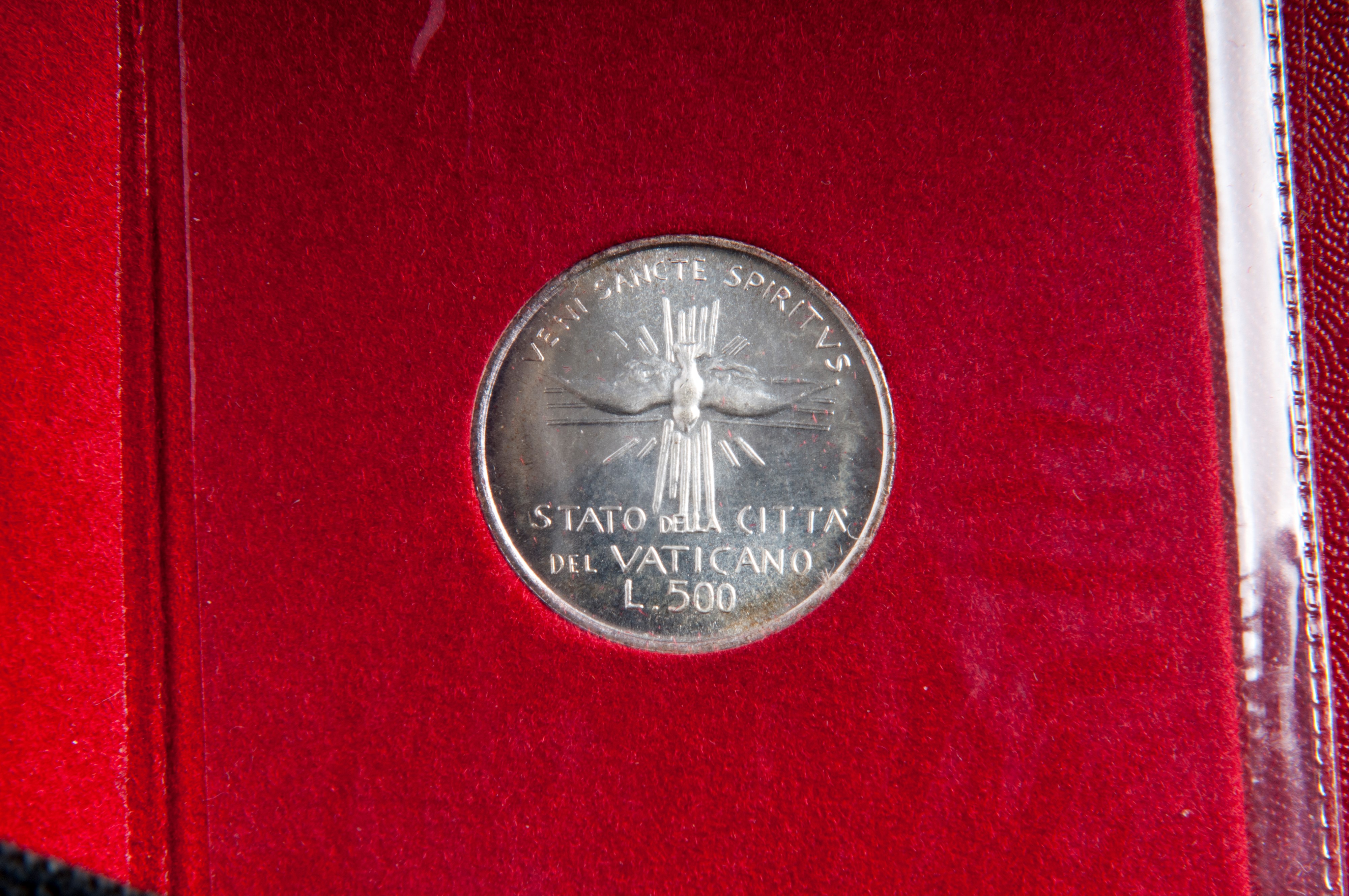 Lotto di quattro monete vaticane: 500 lire in argento sede vacante (1958, 1963, 1978) e 1000 lire...