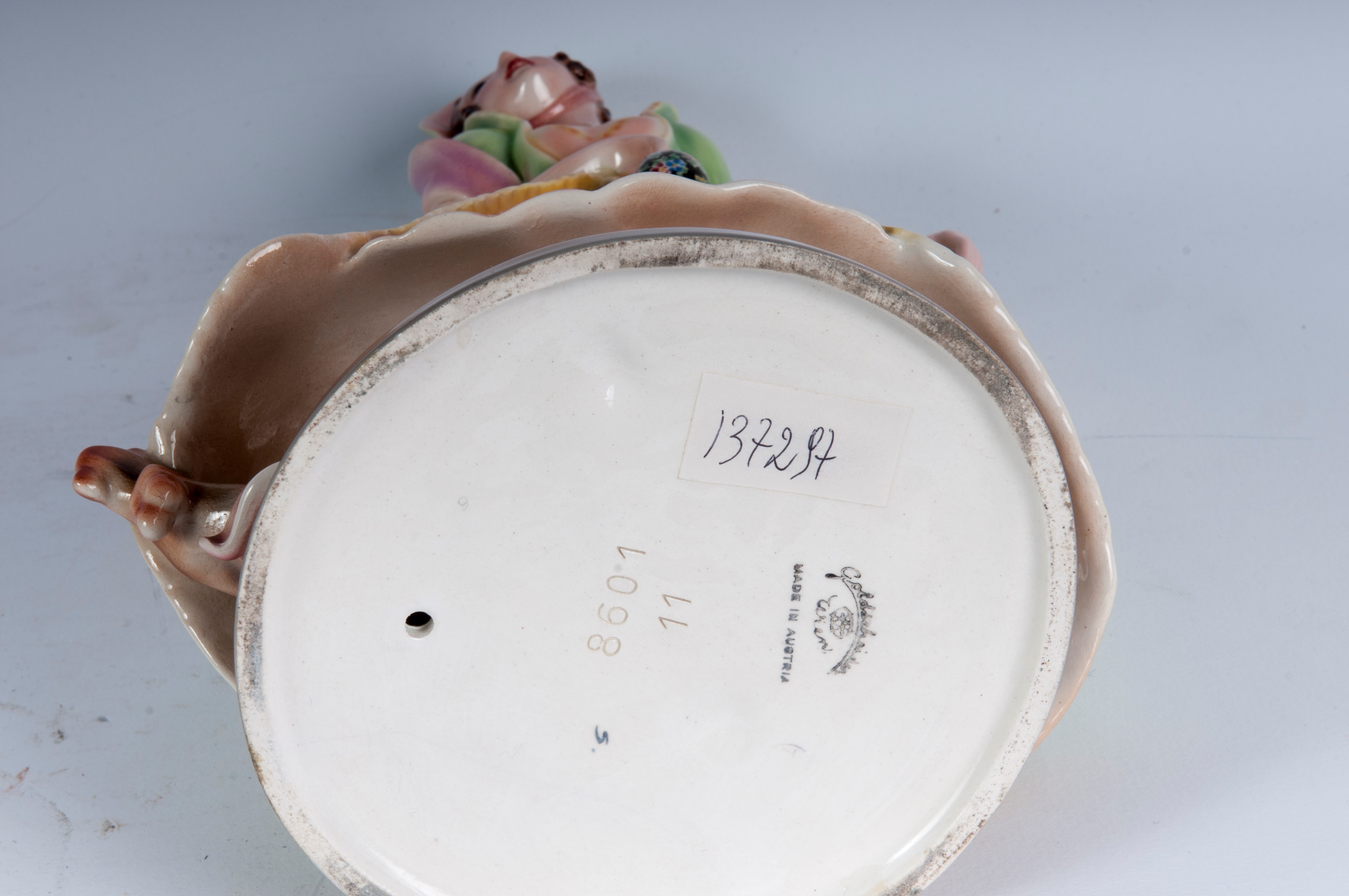 Goldscheider, Putzmacherin (creatrice di cappelli per signore e per teatro) - scultura in ceramic...