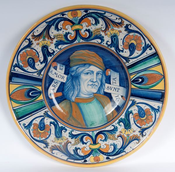 Piatto da pompa in ceramica policroma