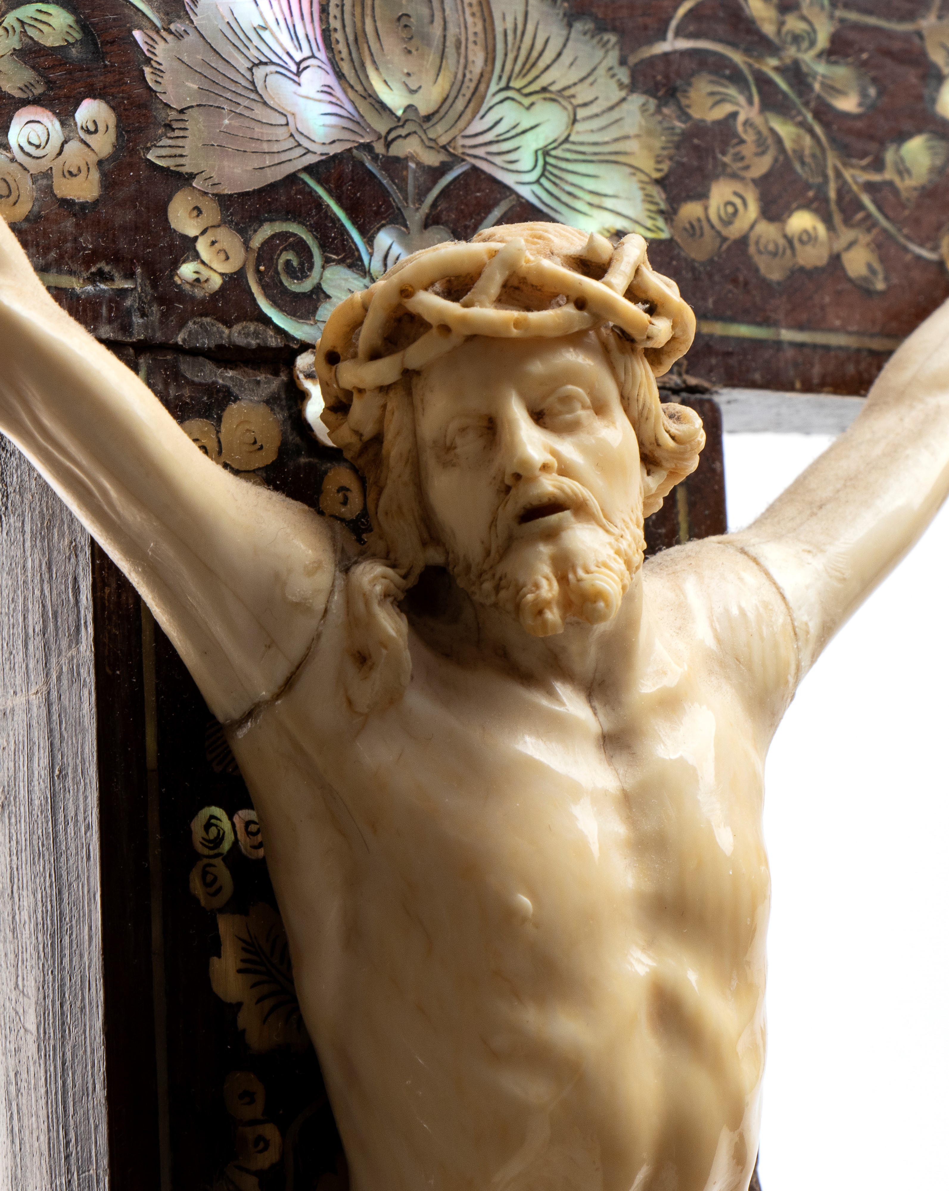 Cristo, avorio e madreperla (Italia, XVIII secolo)