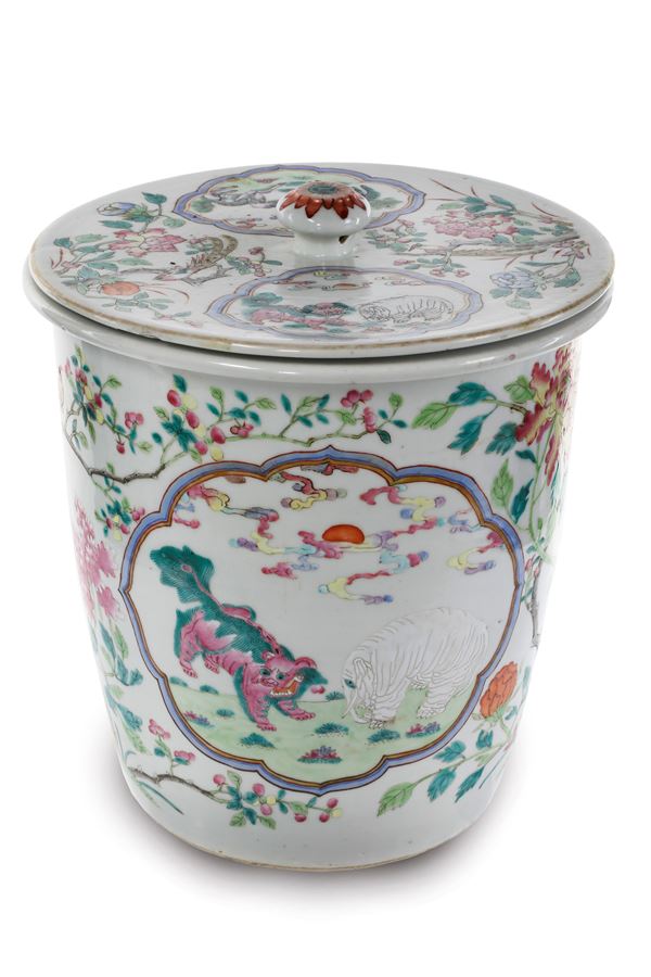 Insolito vaso con coperchio, Cina