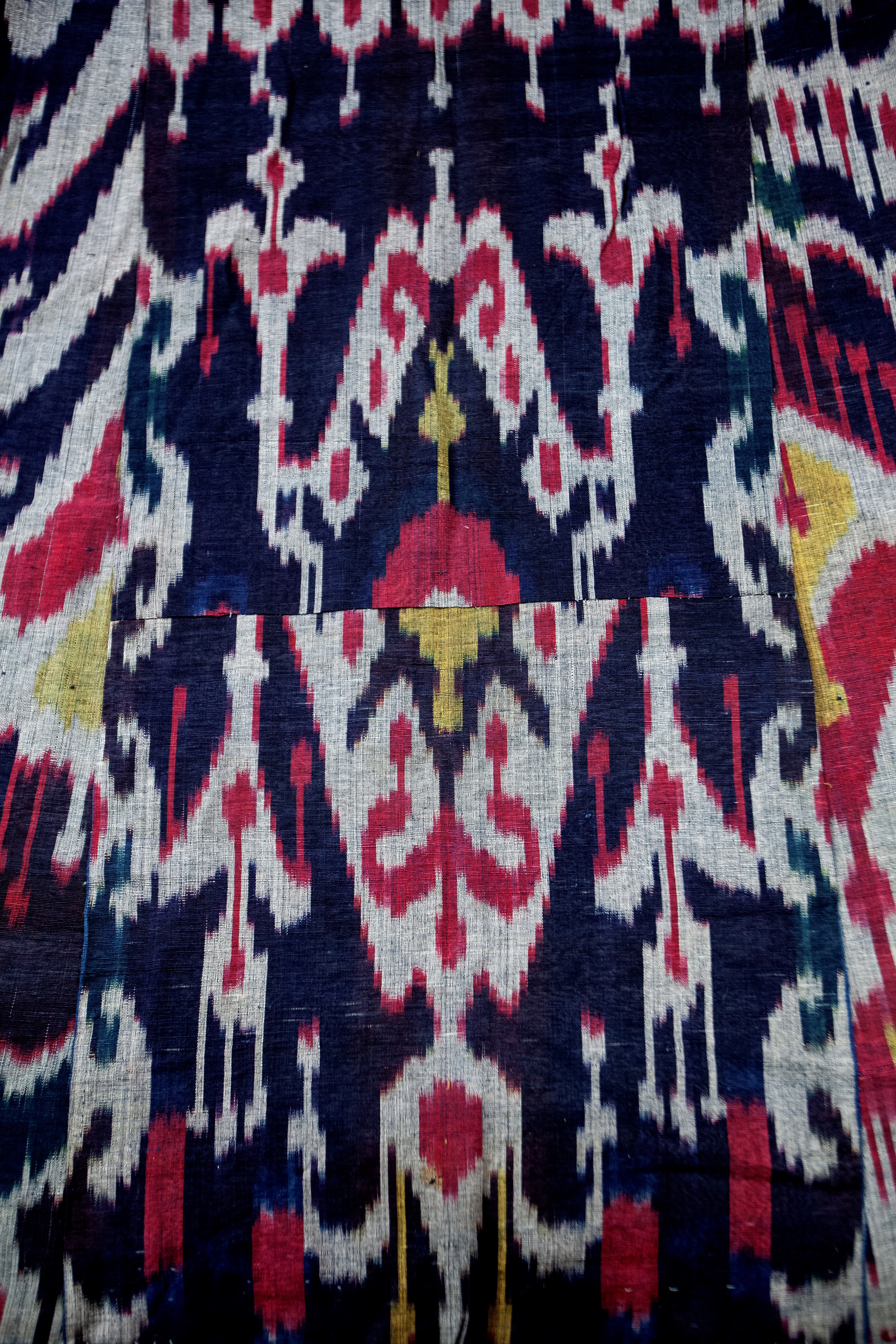 Abito Uzbeko 'Chapan', tessuto in cotone e seta con tecnica 'Ikat'