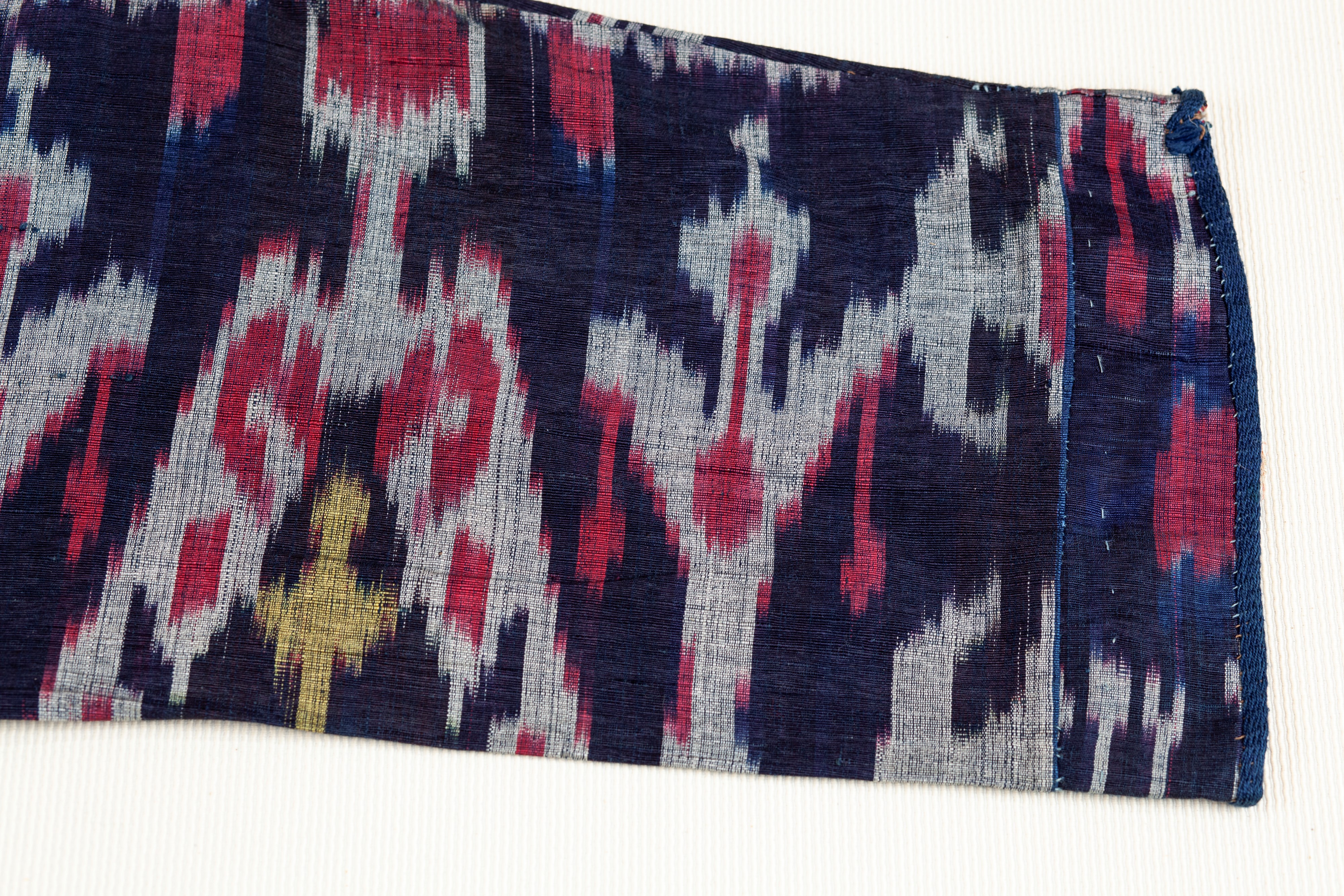 Abito Uzbeko 'Chapan', tessuto in cotone e seta con tecnica 'Ikat'