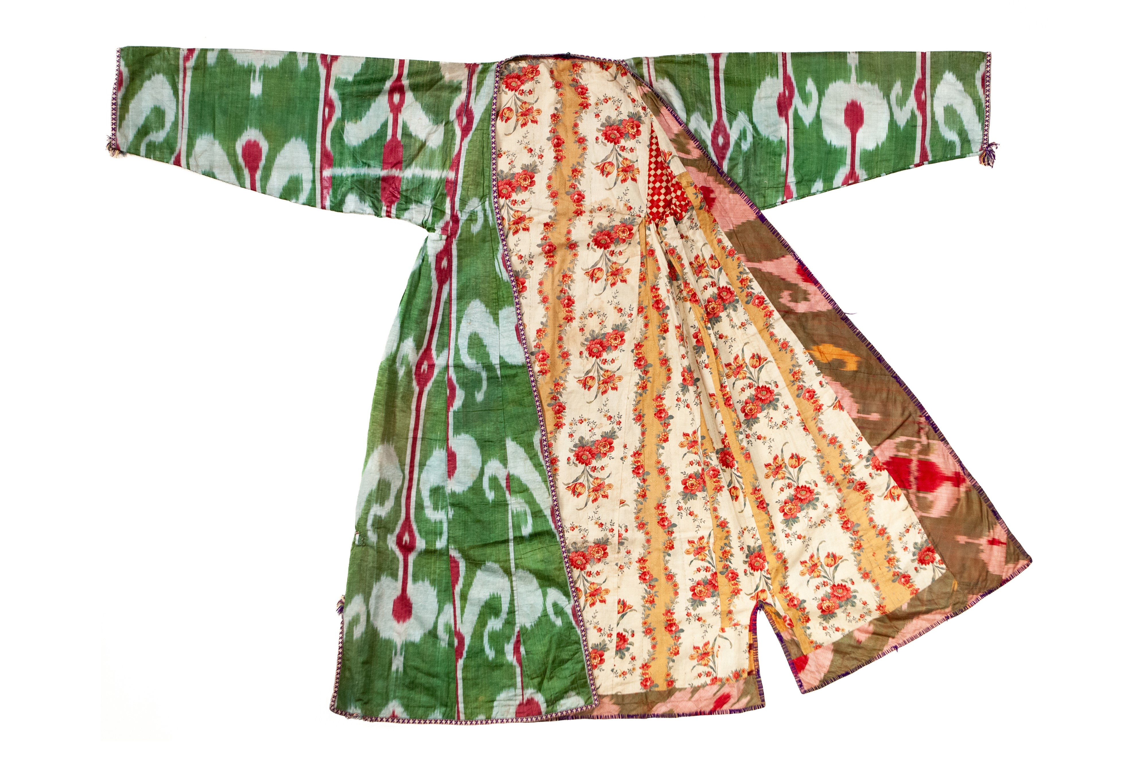 Abito Uzbeko 'Chapan', Tessuto in seta con tecnica 'Ikat', Prima metà XX secolo