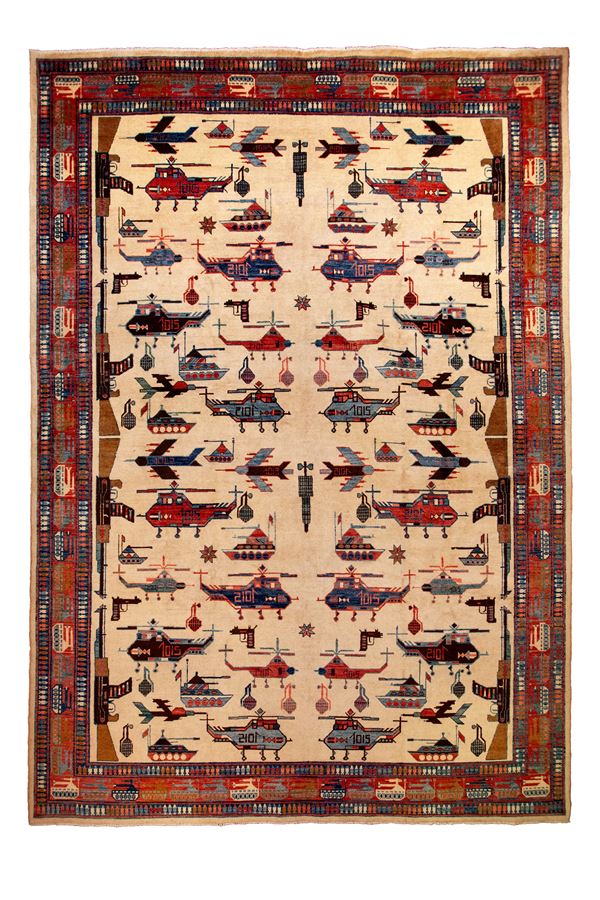 Raro tappeto annodato con motivi di guerra, Afghanistan