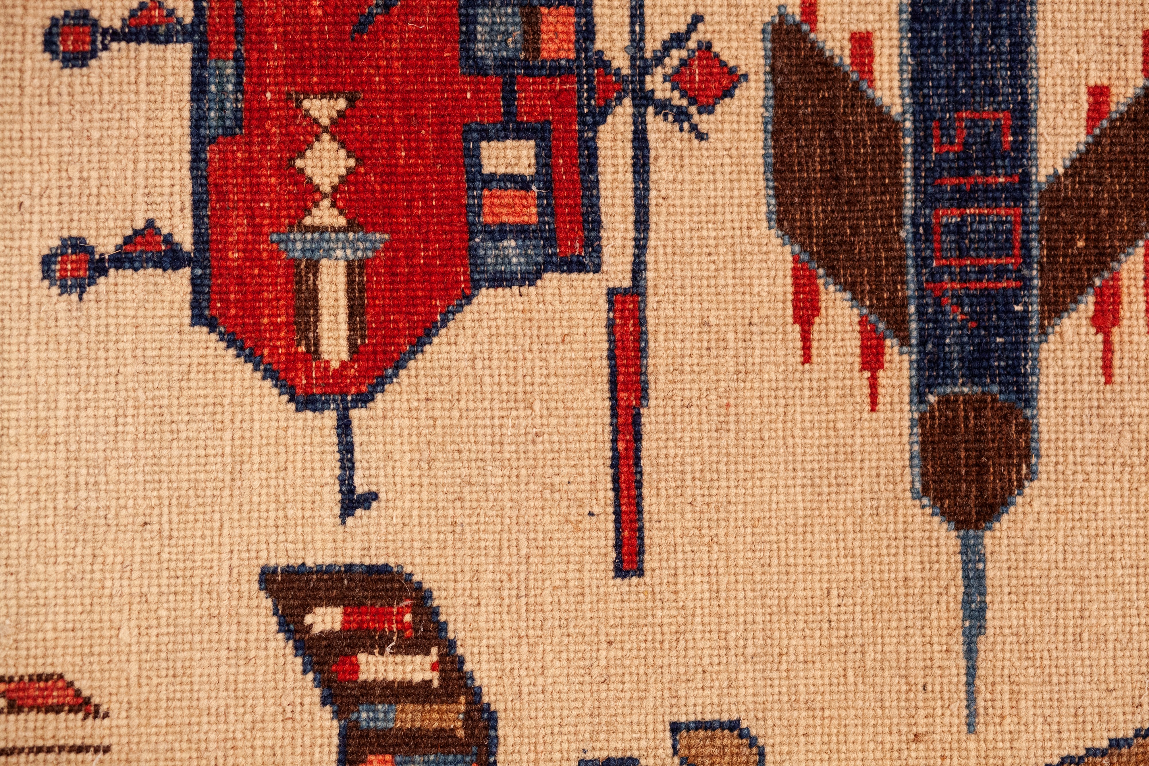 Tappeto annodato afghano con motivi di guerra, inizio XXI secolo, 380x275 cm