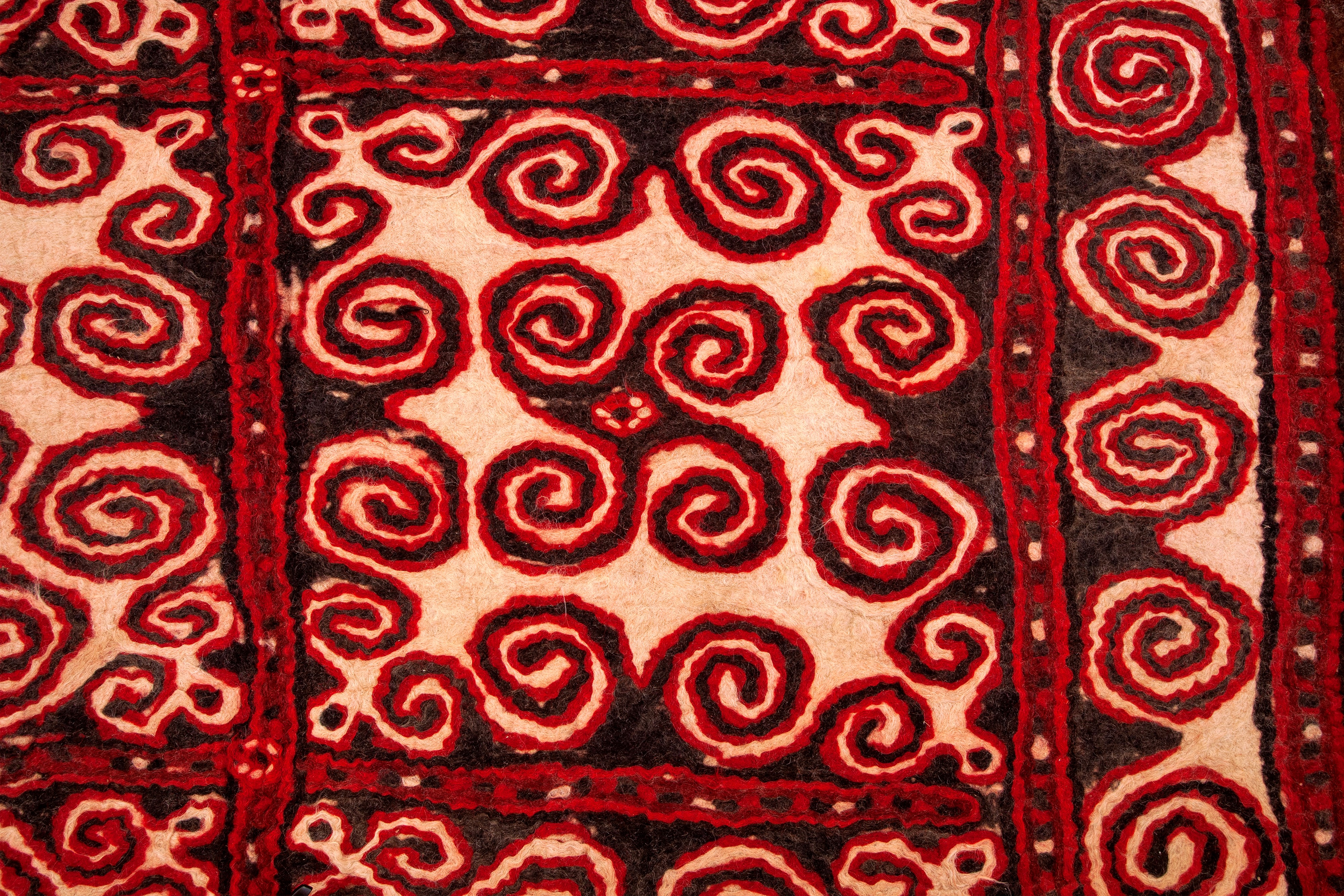 Feltro in lana pressato a mano, Motivi a spirale, Turkmenistan, Inizio XX secolo