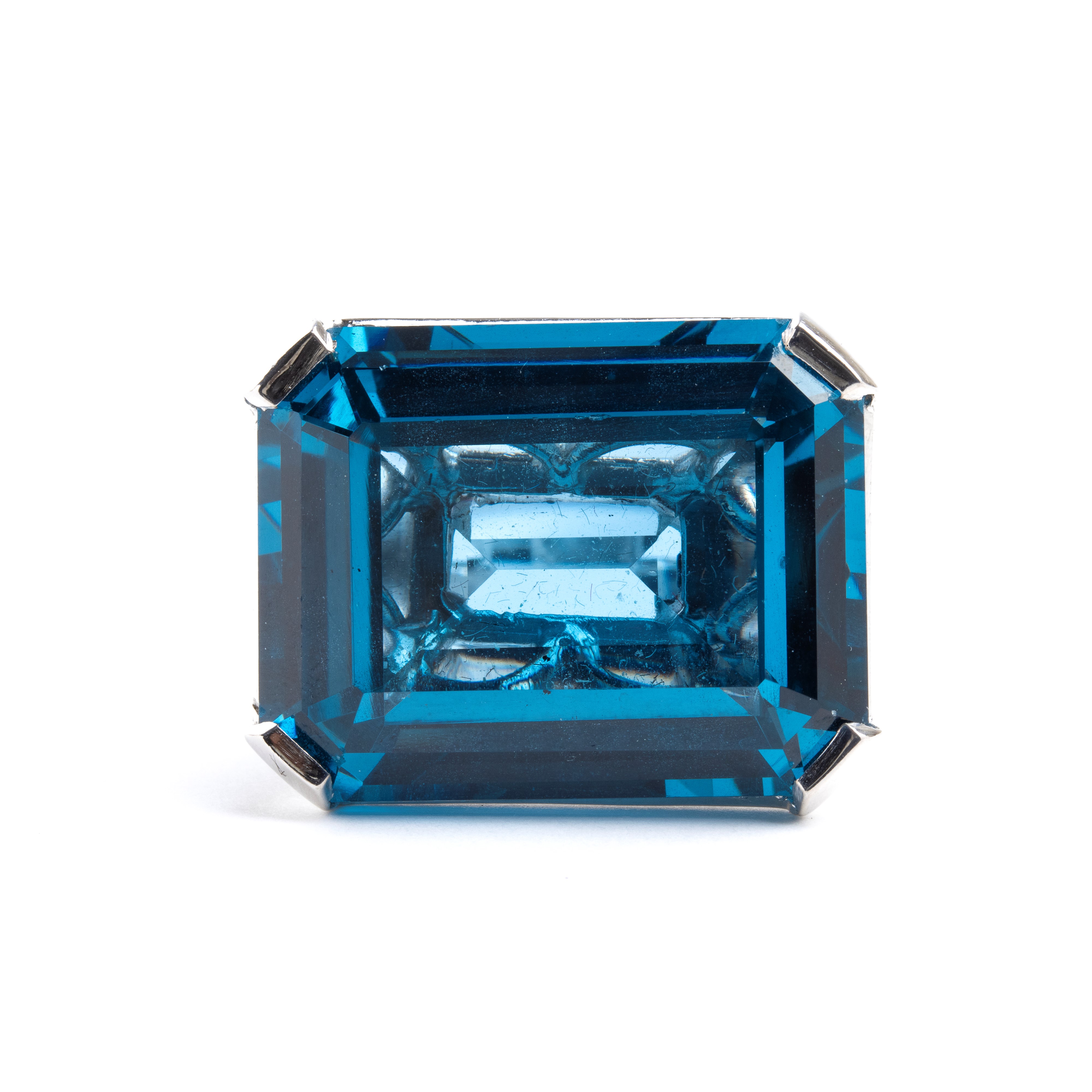 Anello in oro con topazio royal blue