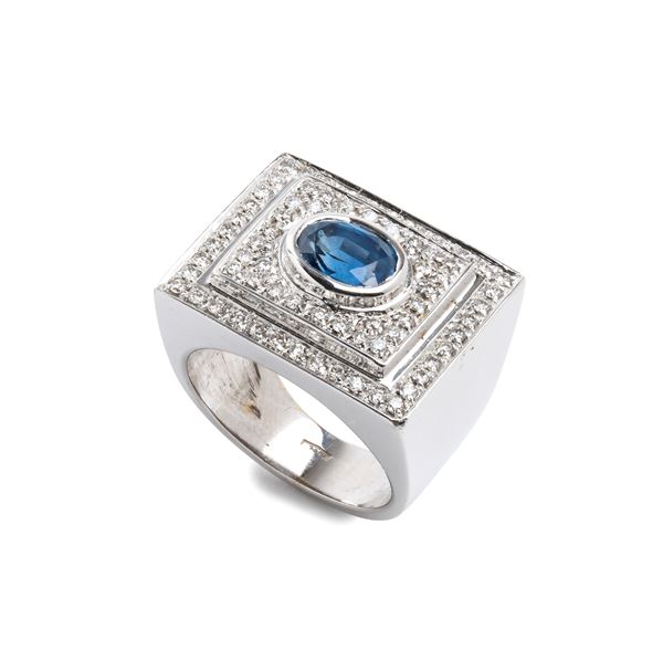 Anello in oro con zaffiro e diamanti 