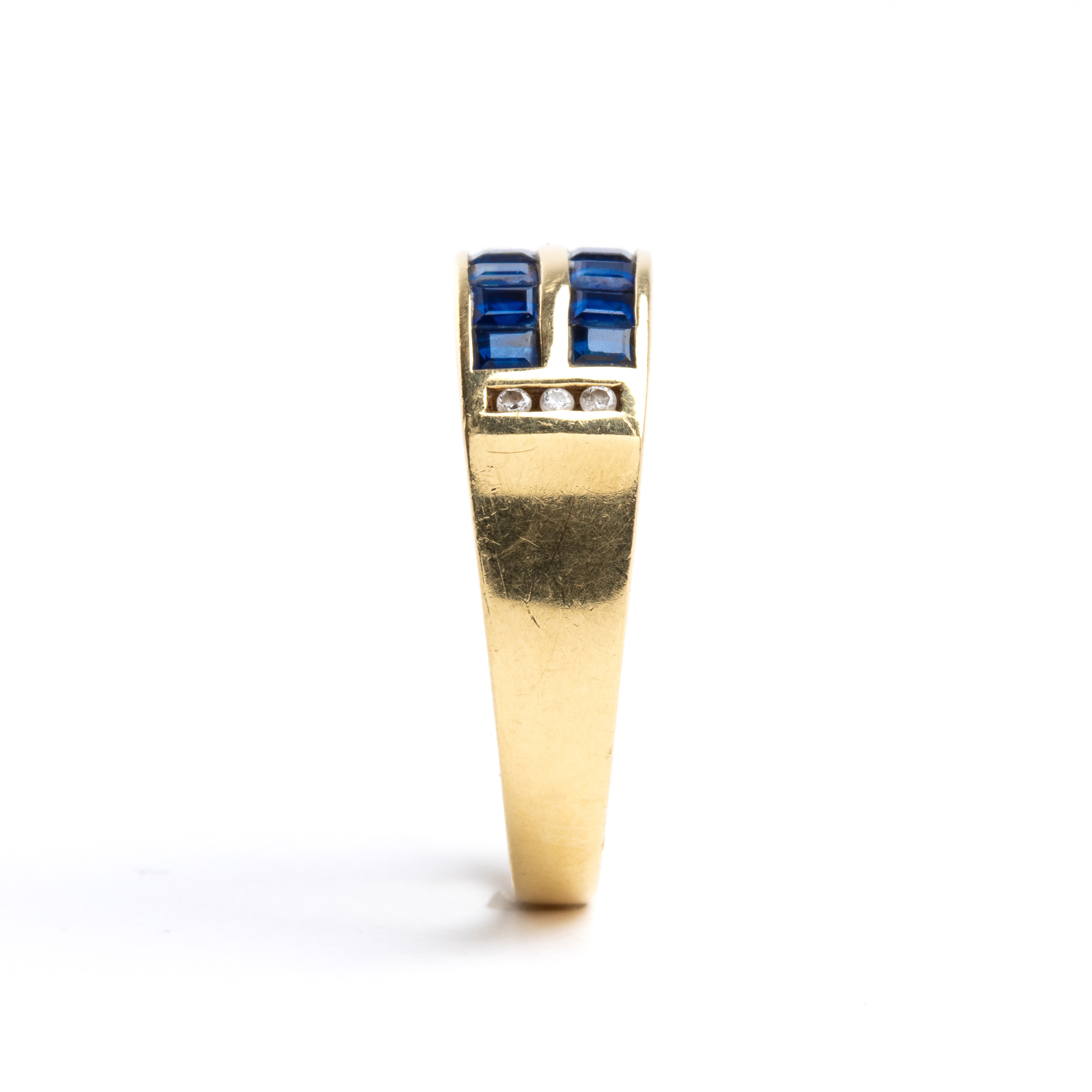 Anello in oro 18k con zaffiri e diamanti