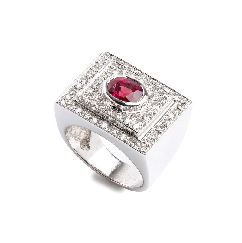 Anello in oro con rubino e diamanti