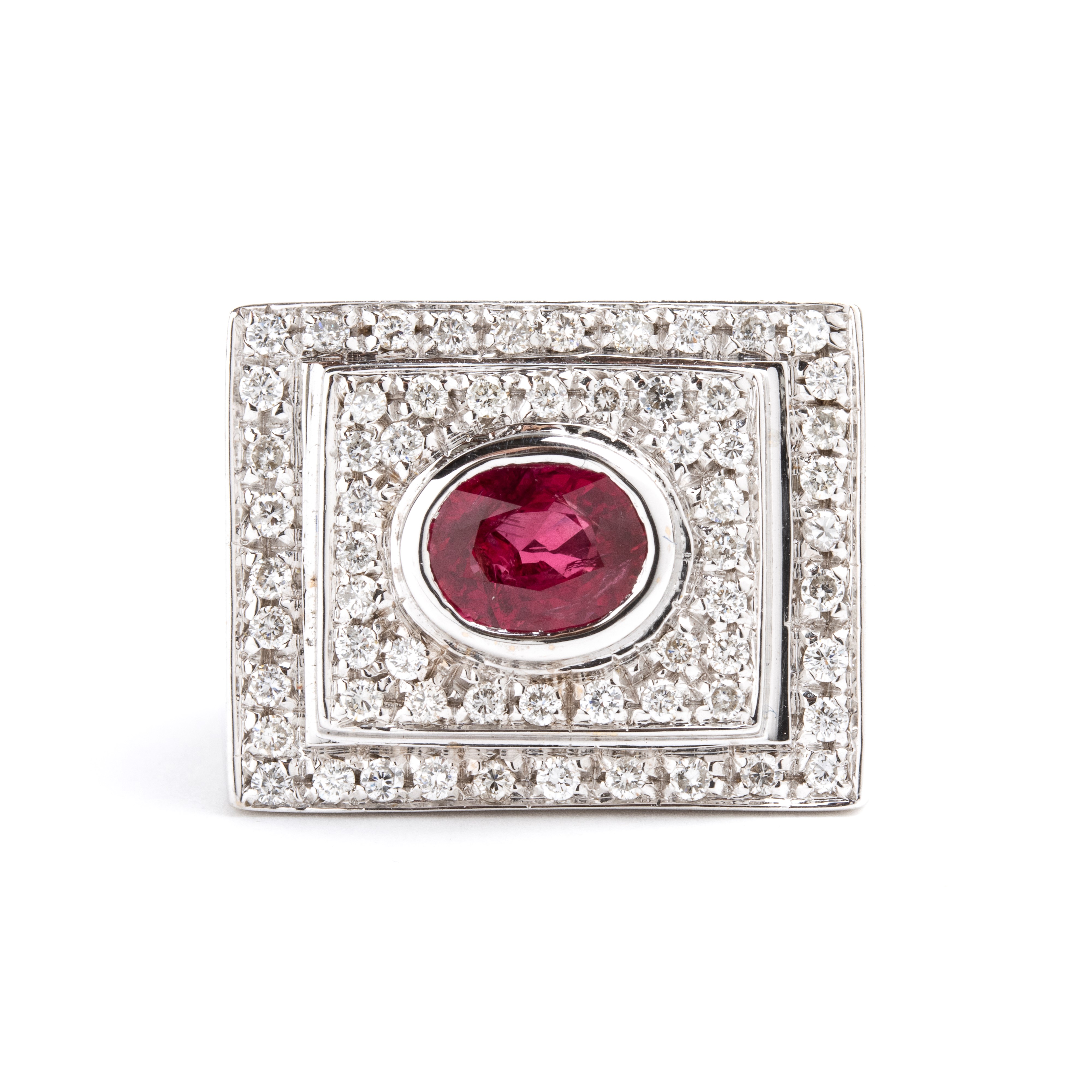 Anello in oro con rubino e diamanti