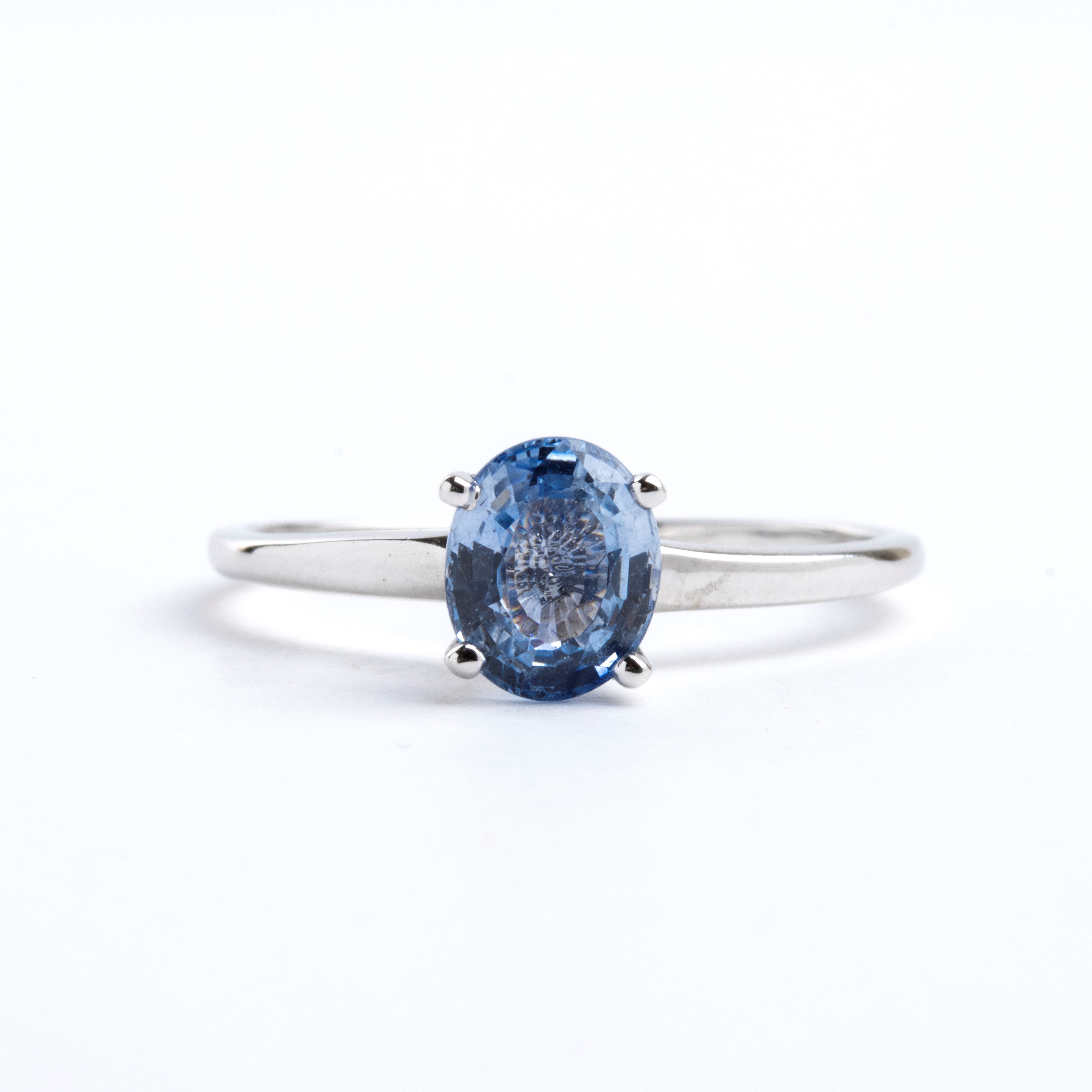 Oro bianco 14k, Anello con zaffiro ovale (N. 01, ~1,15 ct)