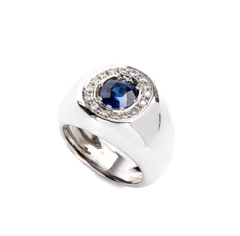 Anello in oro con zaffiro e diamanti