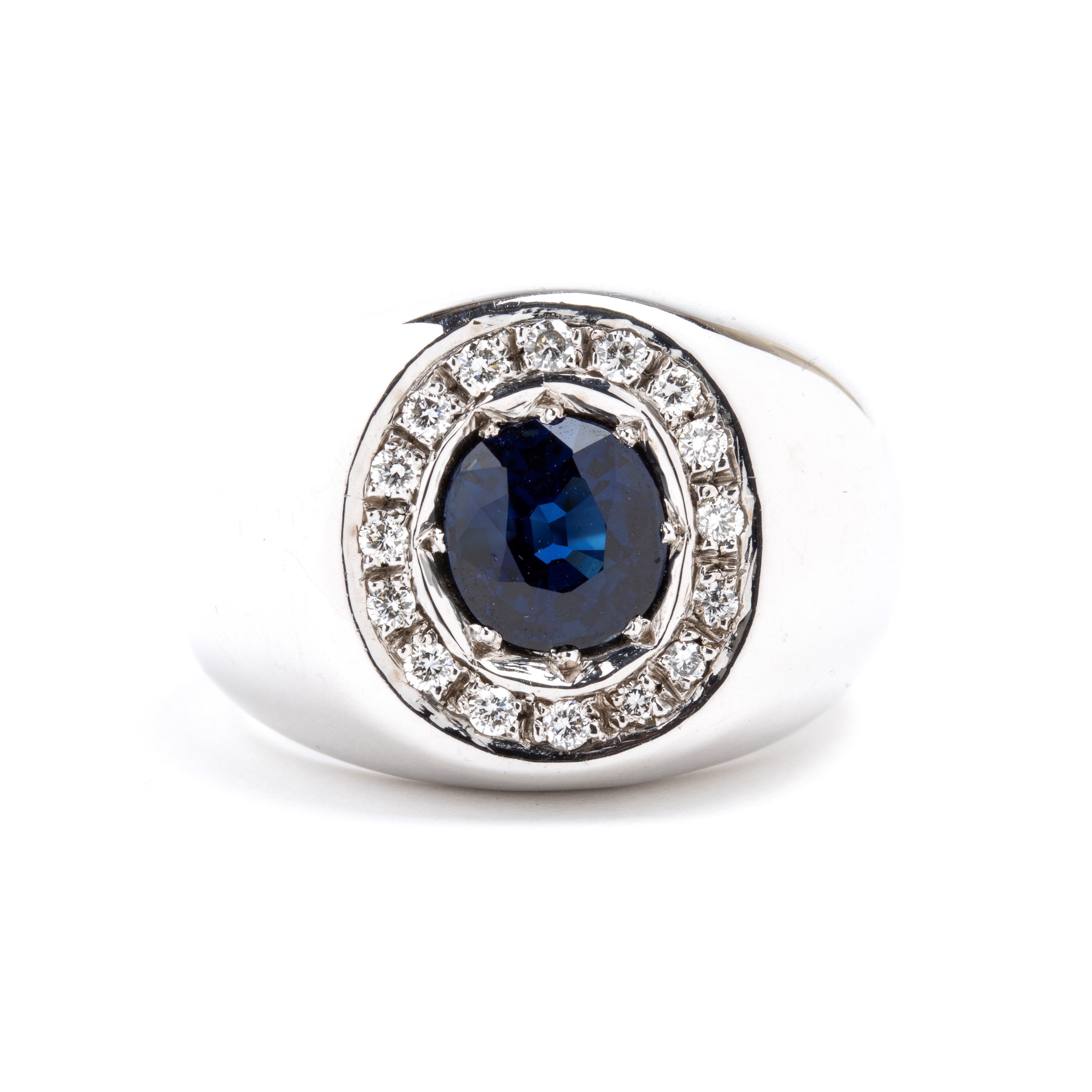 Anello in oro con zaffiro e diamanti