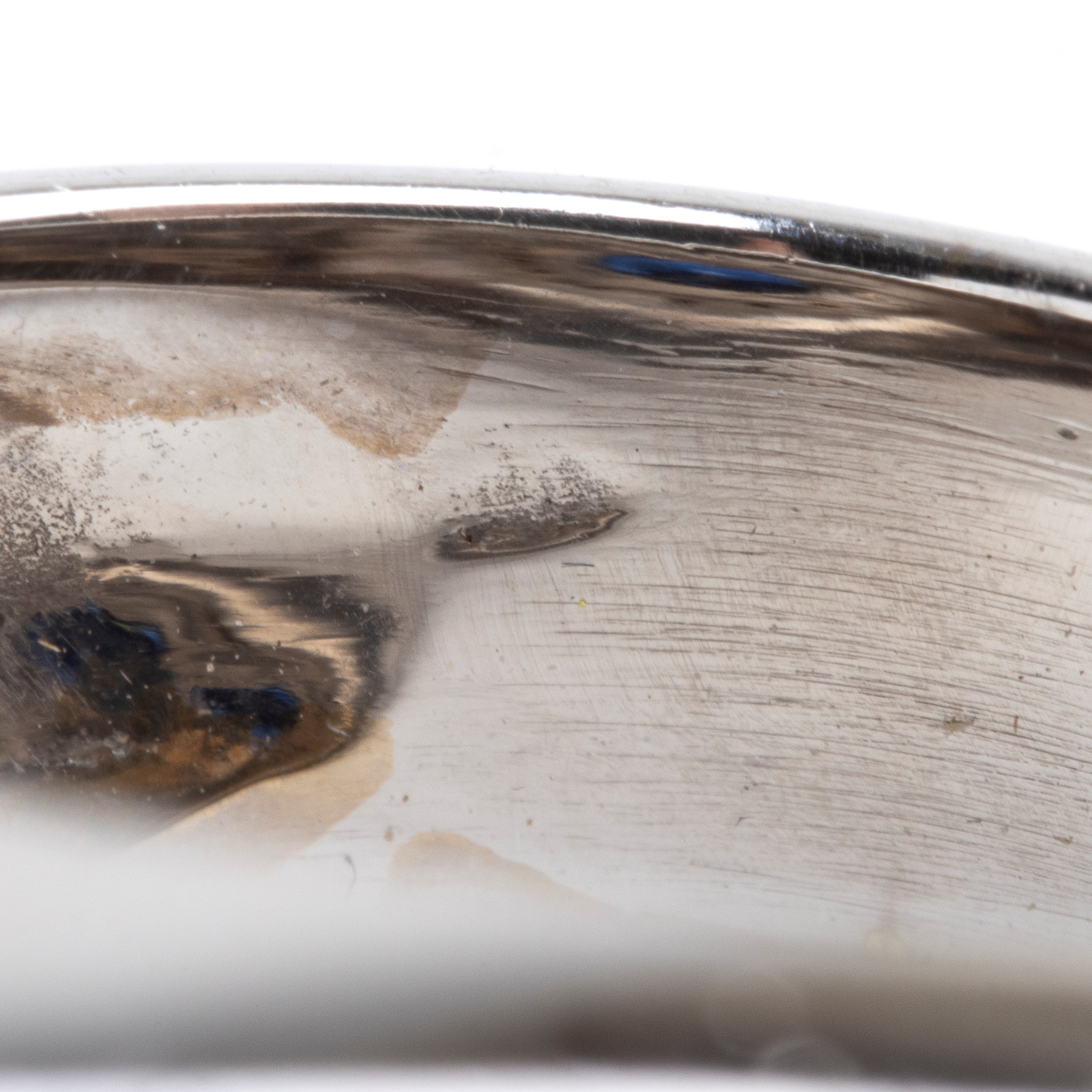 Anello in oro con zaffiro e diamanti