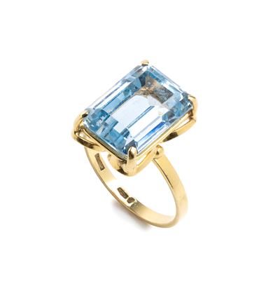 Anello in oro giallo 18k con topazio