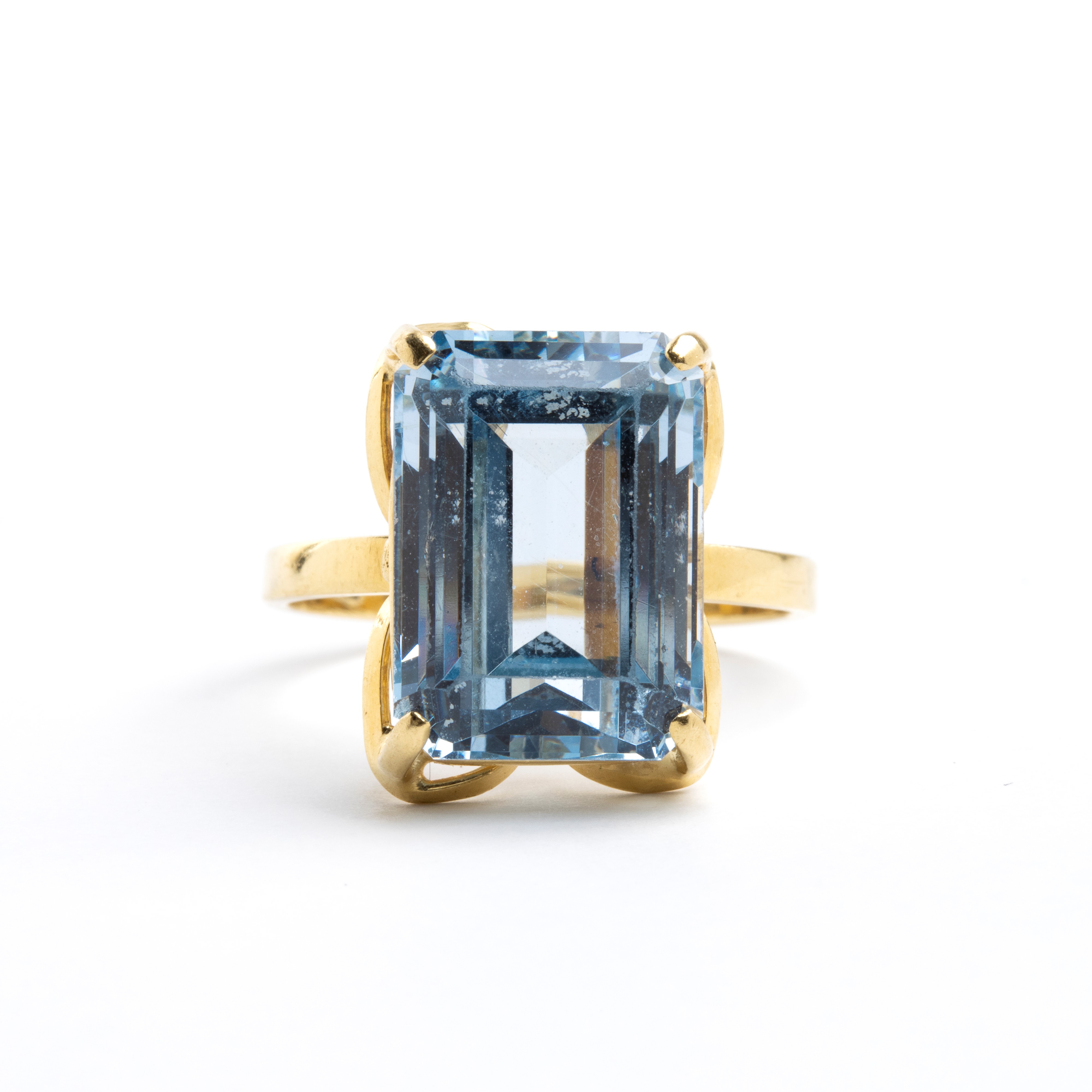 Anello in oro giallo 18k con topazio
