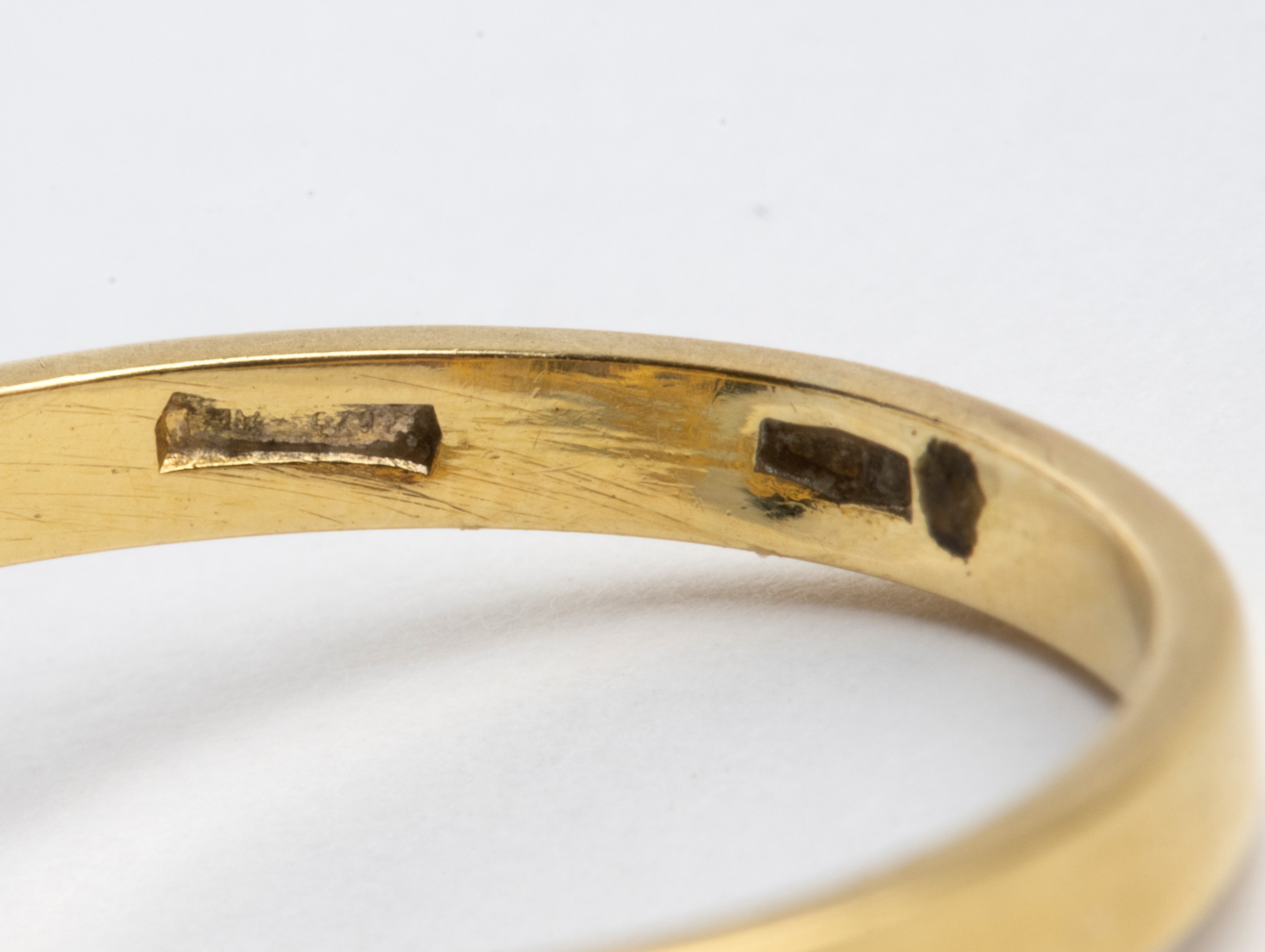 Anello in oro giallo 18k con topazio