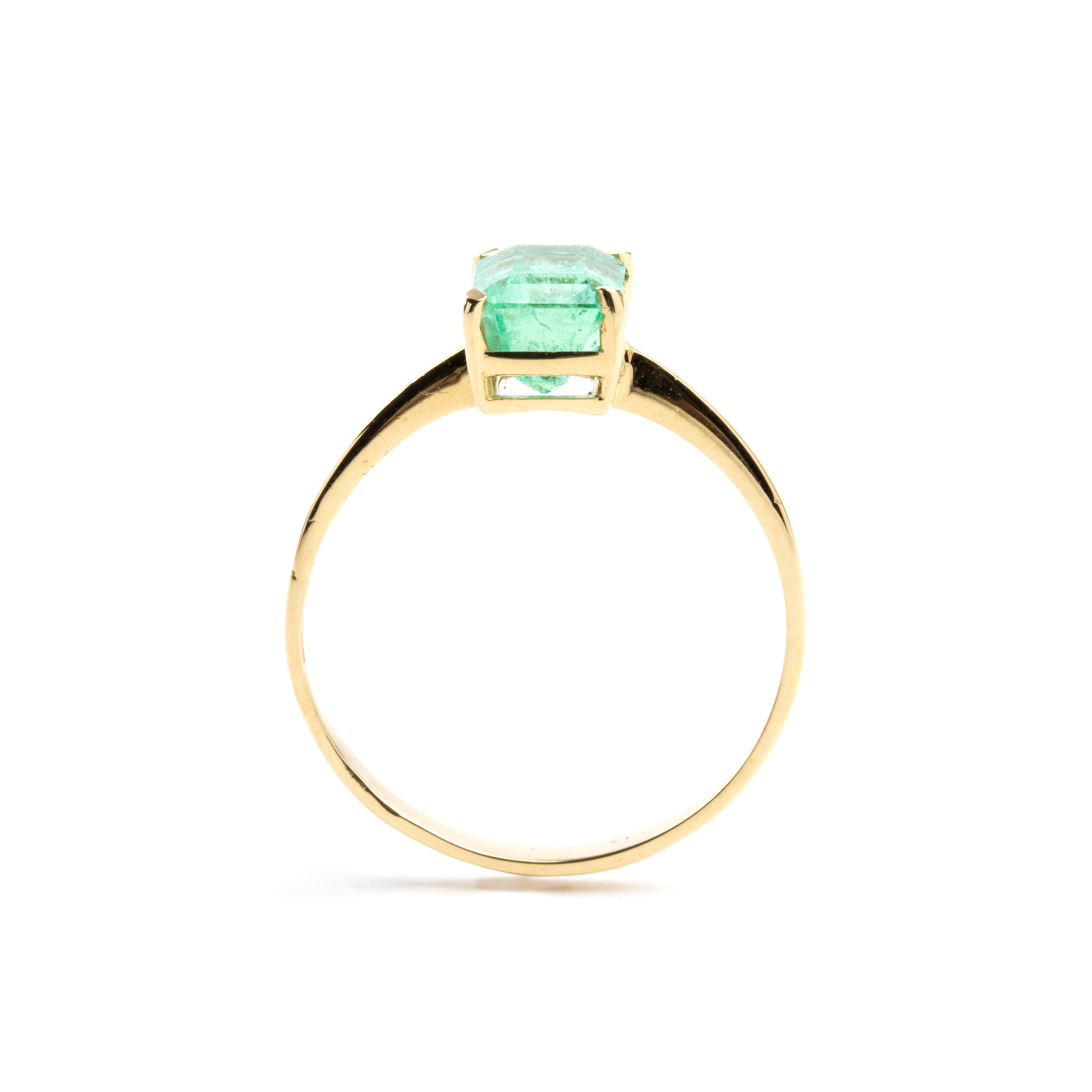 Anello in oro giallo 18k con smeraldo