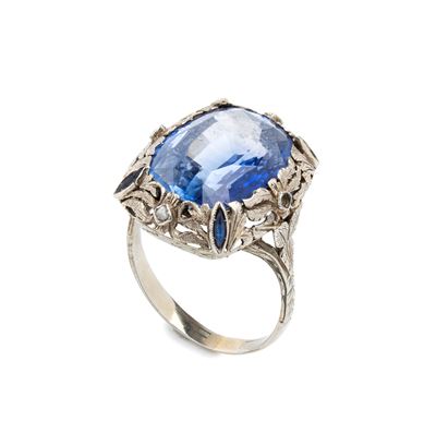 Anello, oro bianco con zaffiro sintetico e diamanti