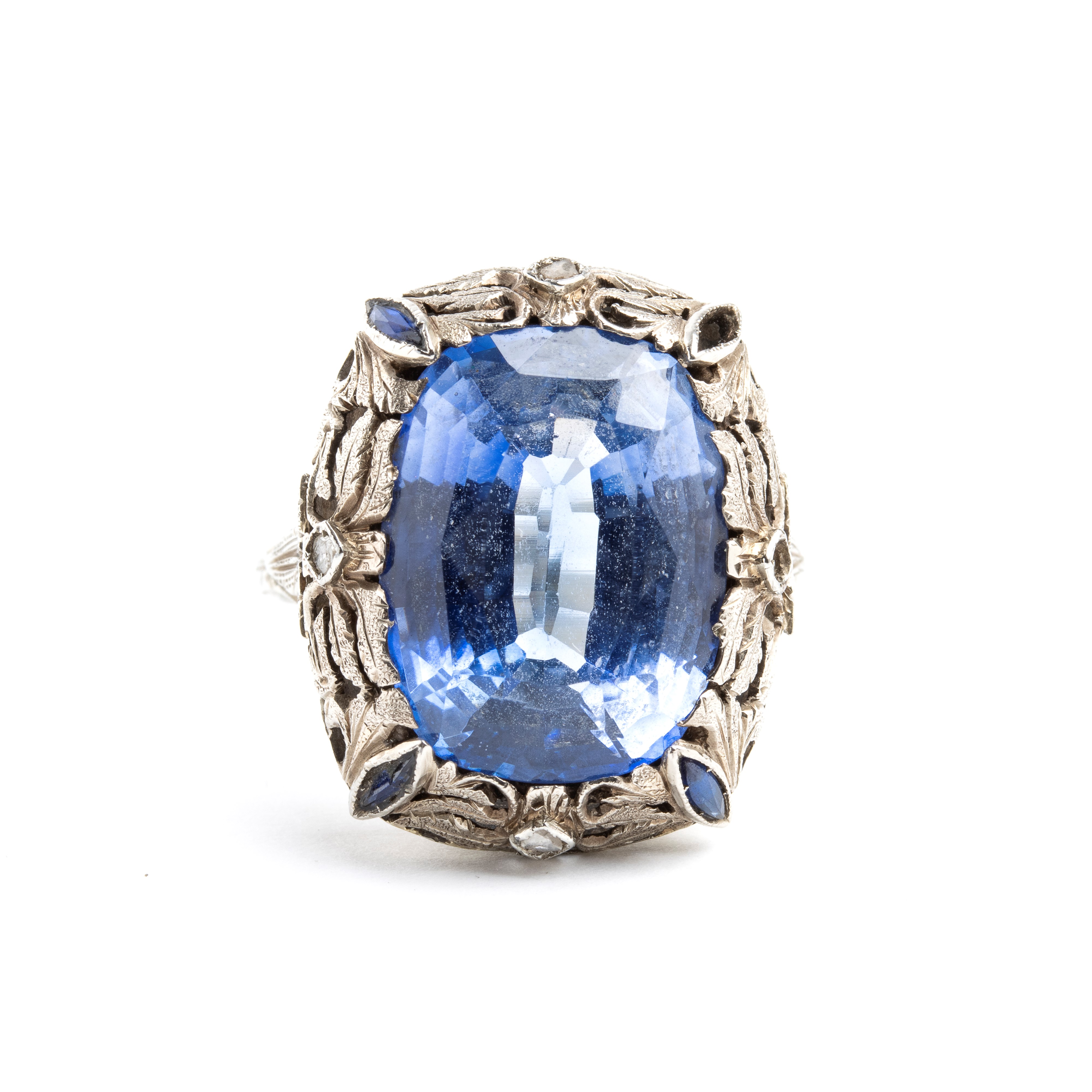 Anello, oro bianco con zaffiro sintetico e diamanti
