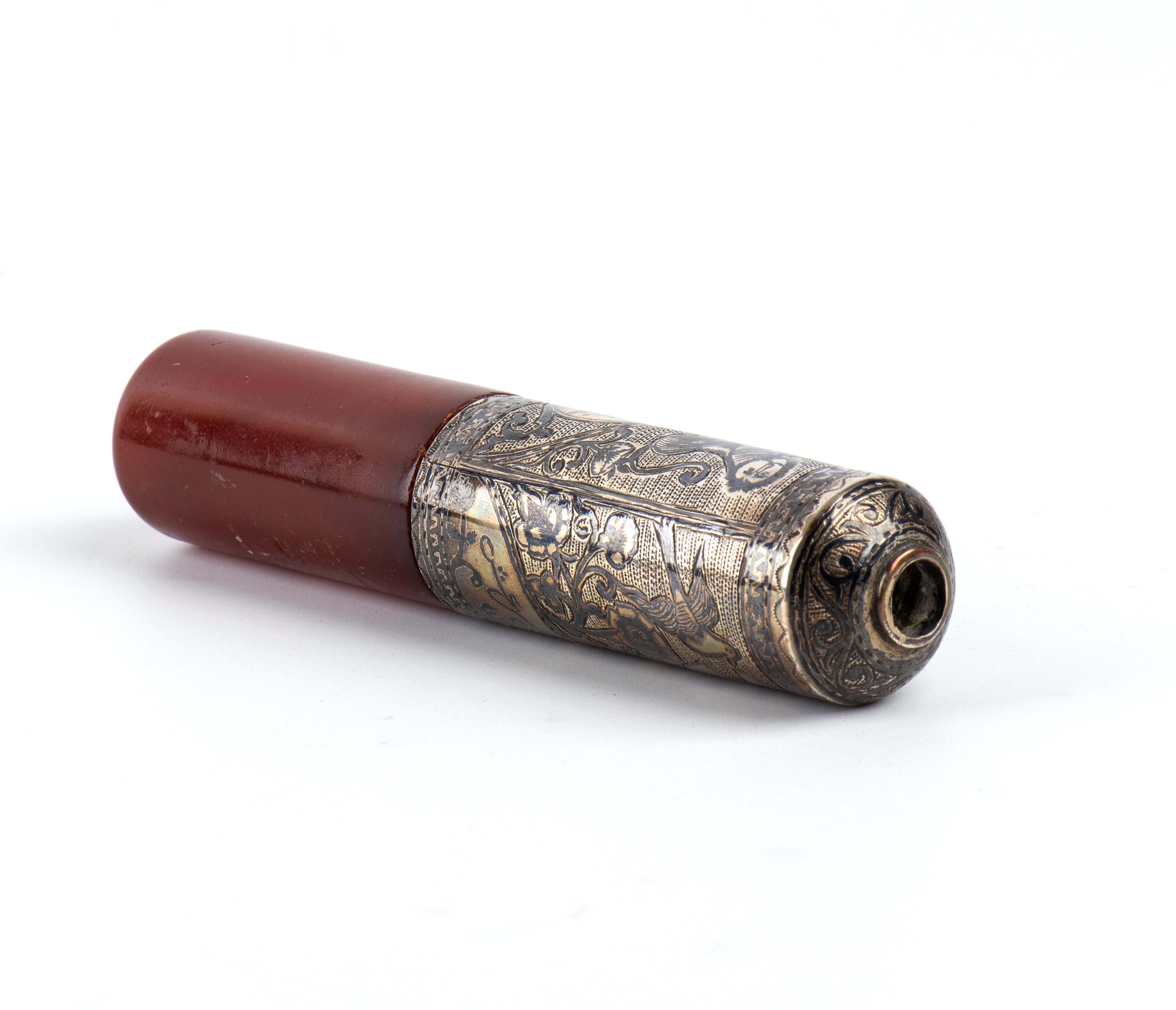 Bocchino in argento niellato e ambra