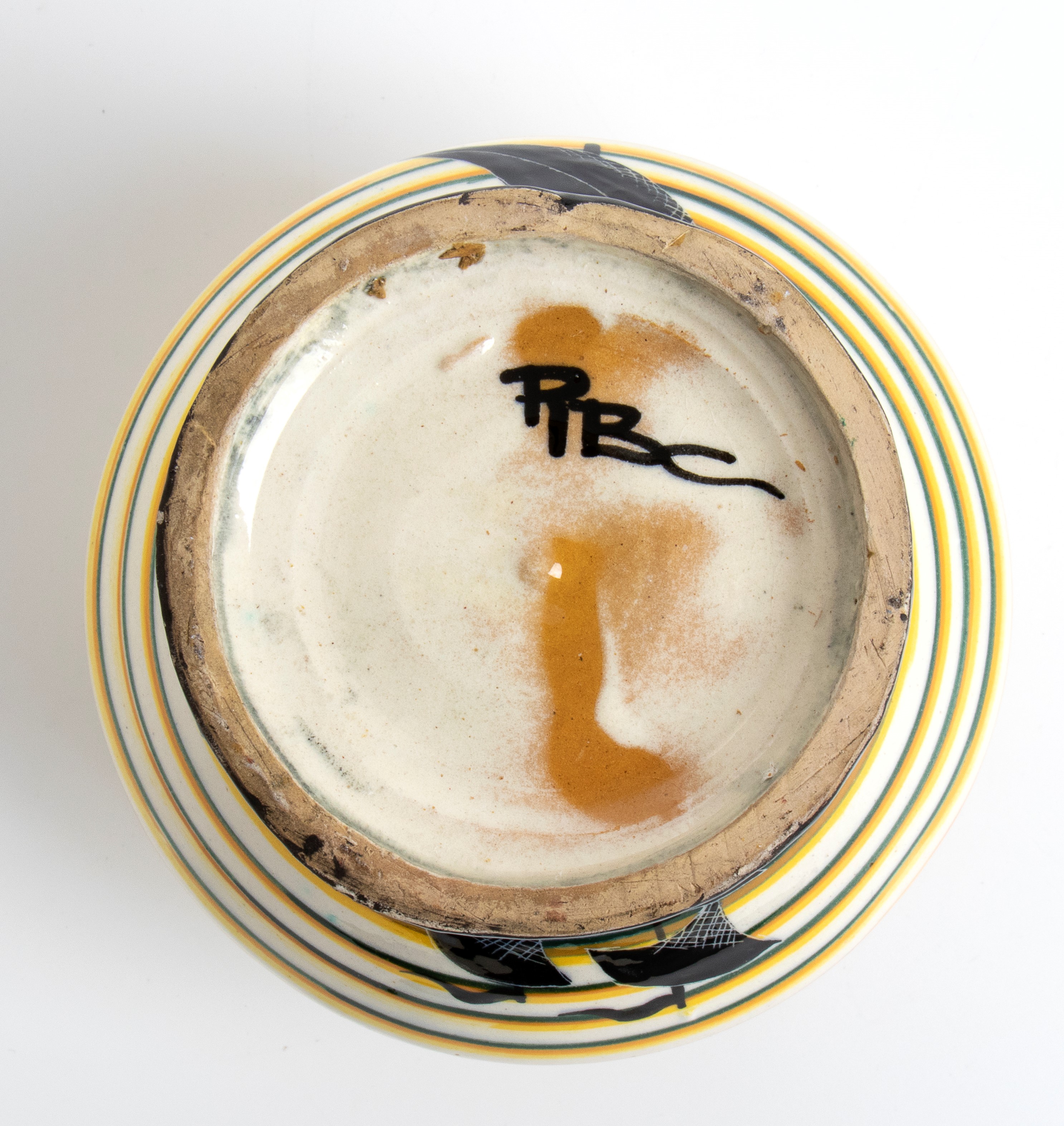 Piccolo vaso con decorazione di barche a vela e pesci