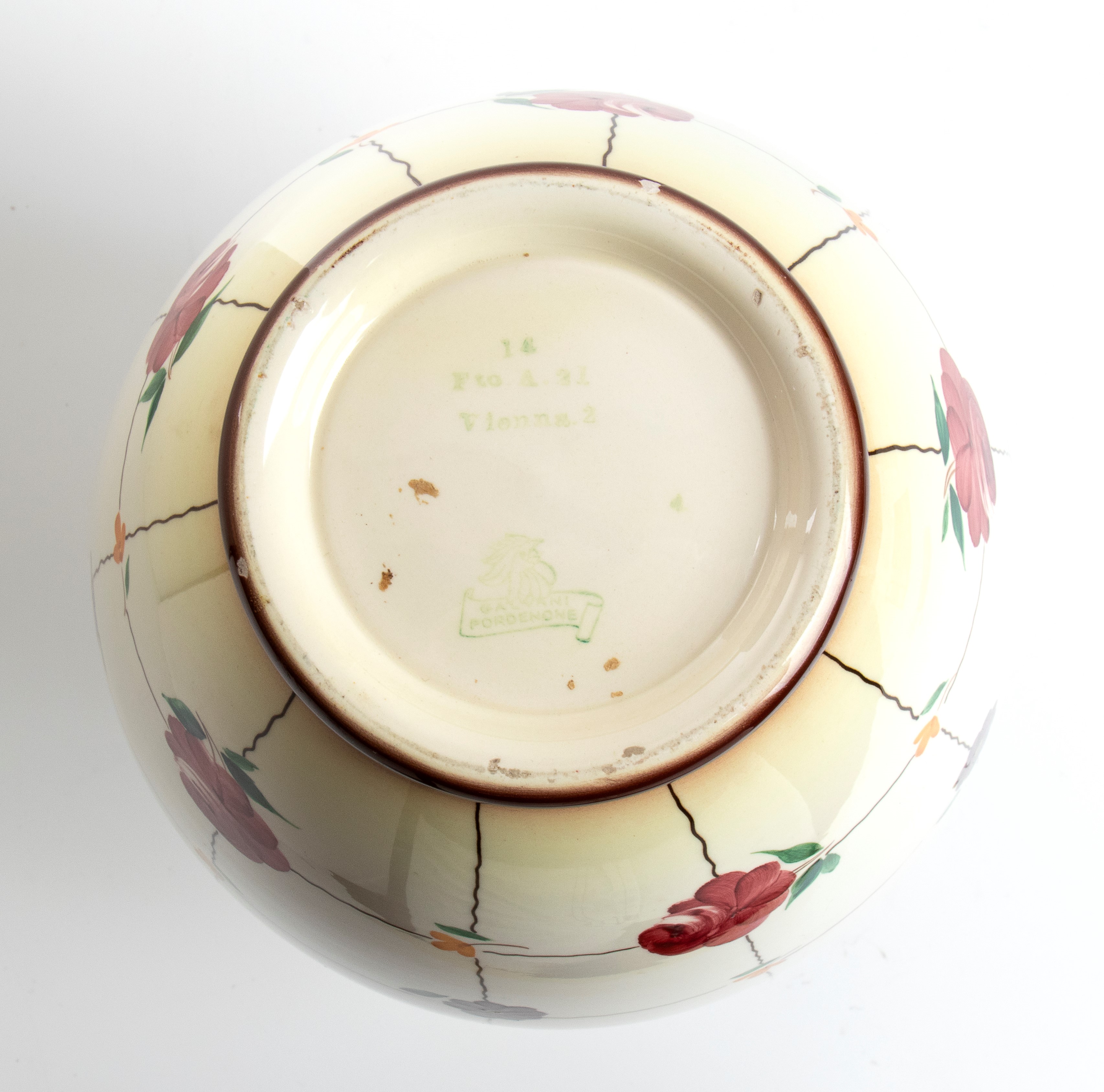 Vaso con decorazione di rose attribuito a Angelo Simonetto