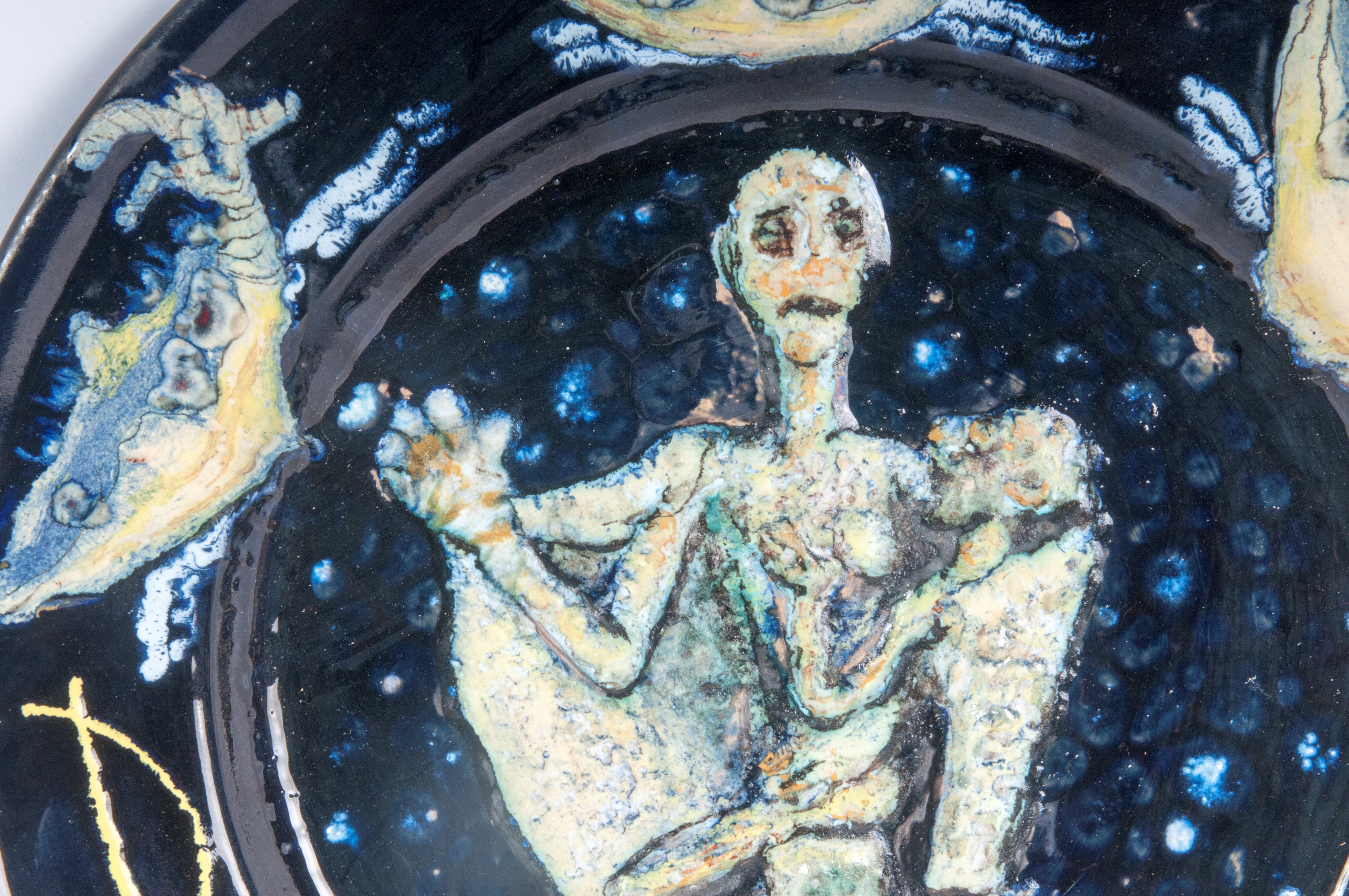 Roberto Bentini - Madonna Nera - Piatto da pompa in ceramica policroma