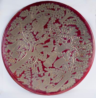 La raccolta delle mele, piatto da pompa in ceramica policroma a lustro metallico