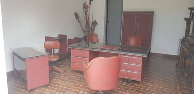 Studio in pelle rossa, componibile