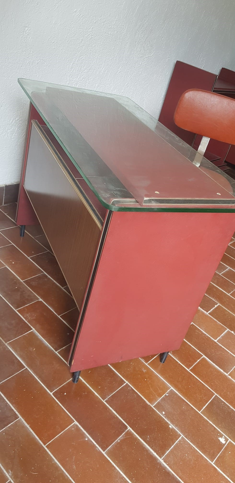 Umberto Mascagni - Studio in pelle rossa, componibile
