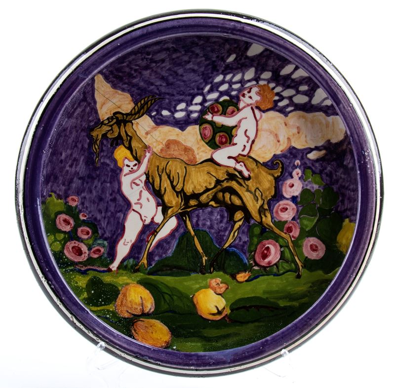 Piatto con decorazione di putti e capra